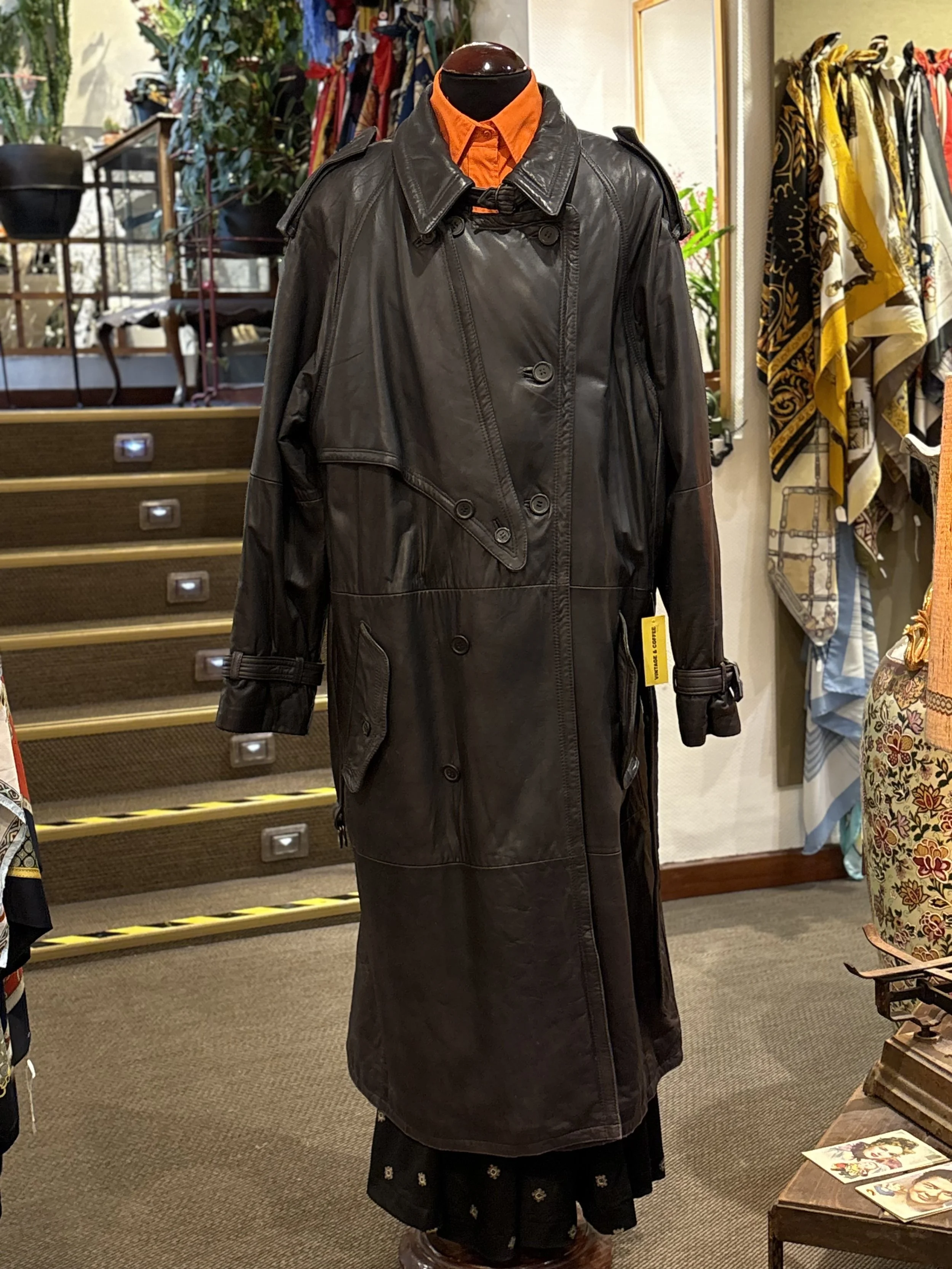Gabardina trench vintage de piel napa en color negro años 80