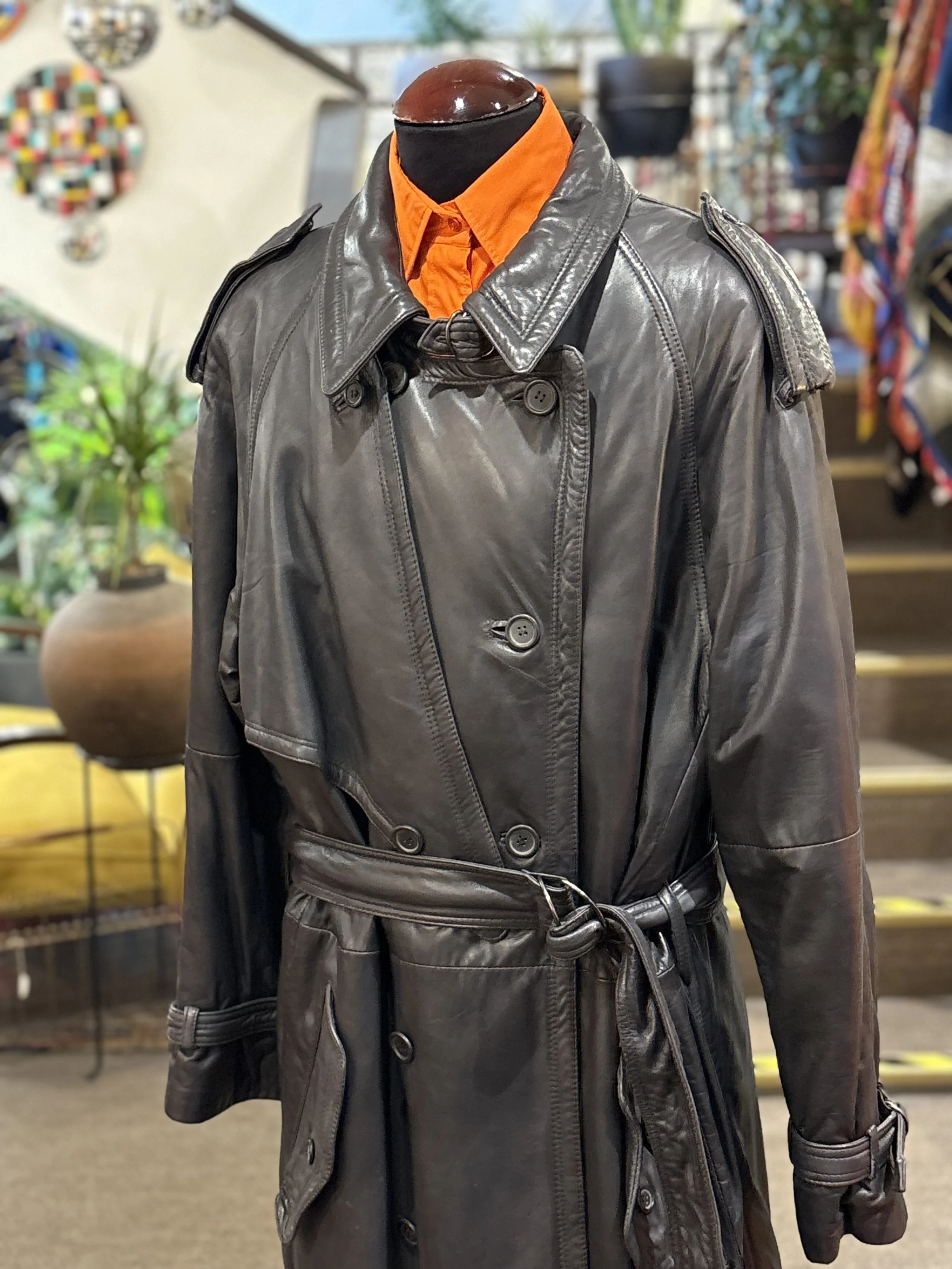 Gabardina trench vintage de piel napa en color negro años 80