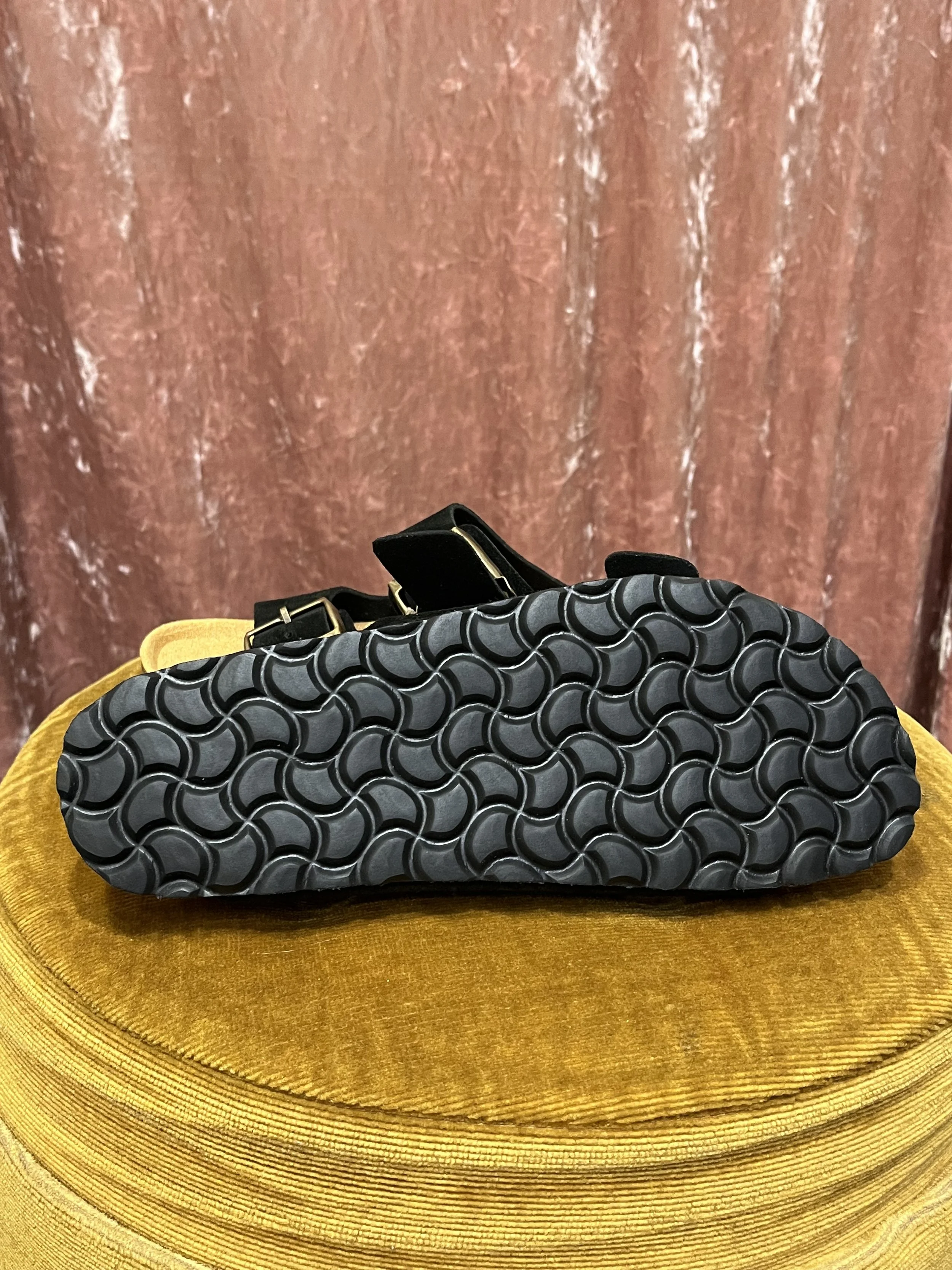 Sandalia de piel de Natural World en color negro ecofriendly sandalia vegana