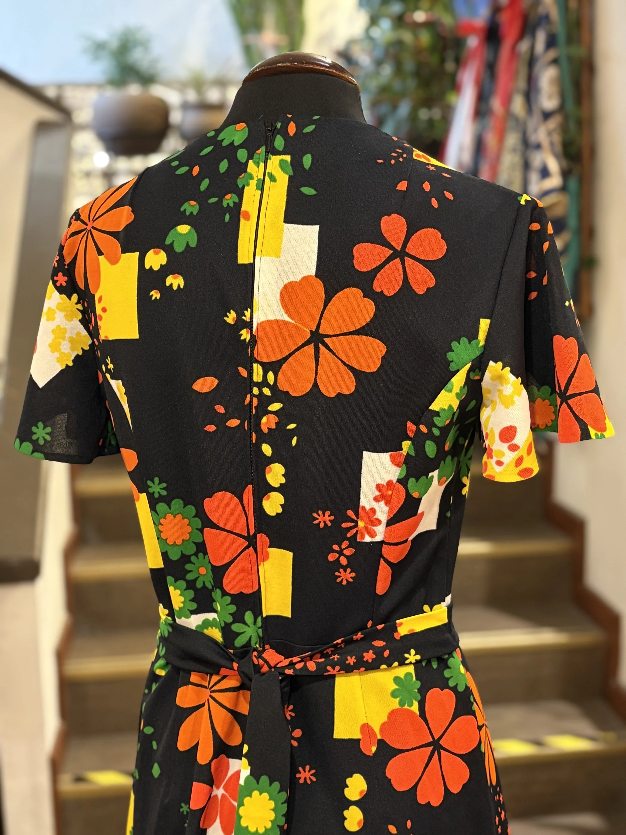 Vestido de los años 70 manga corta estampado floreado cierre de cremallera en espalda