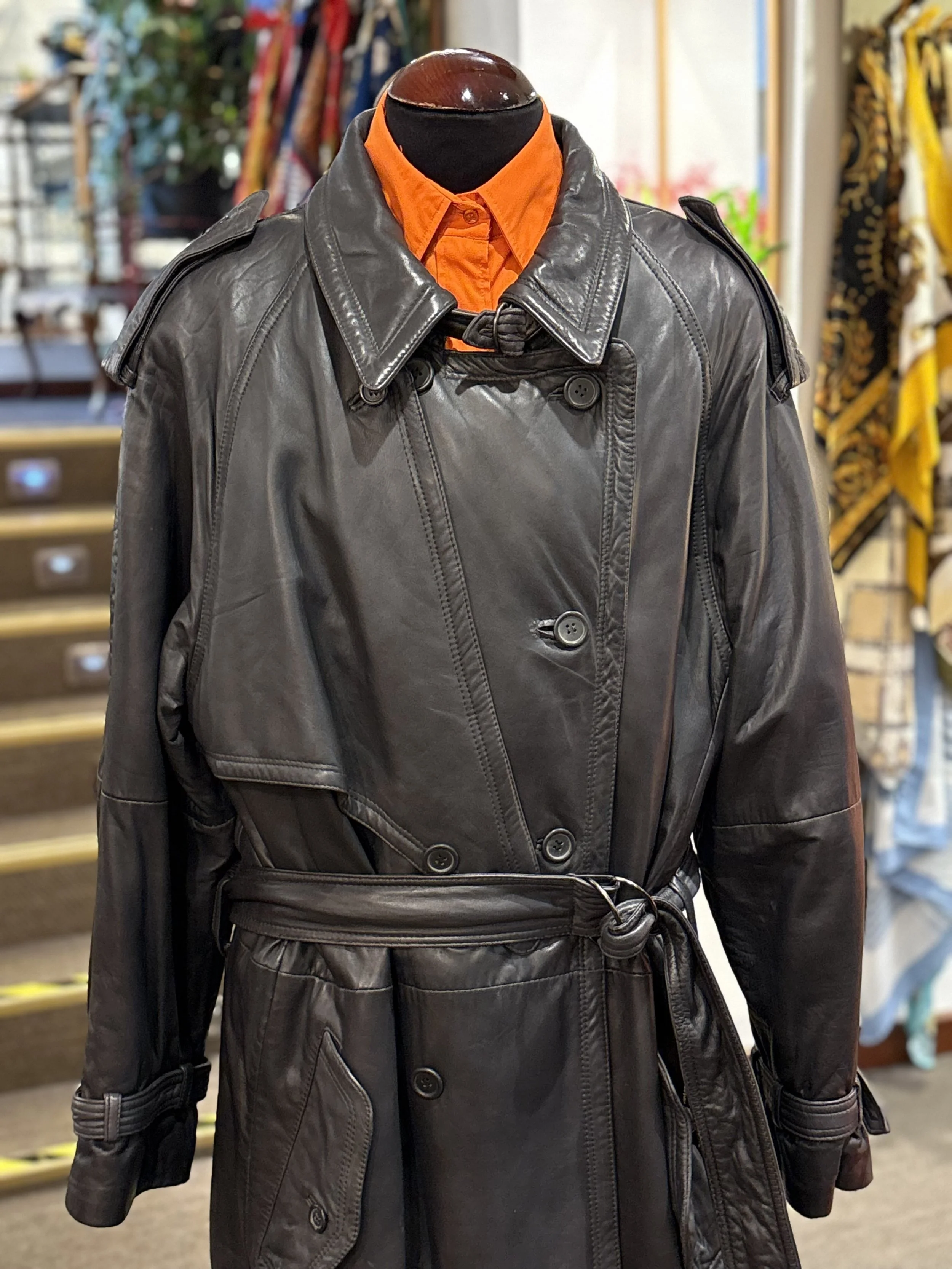 Gabardina trench vintage de piel napa en color negro años 80