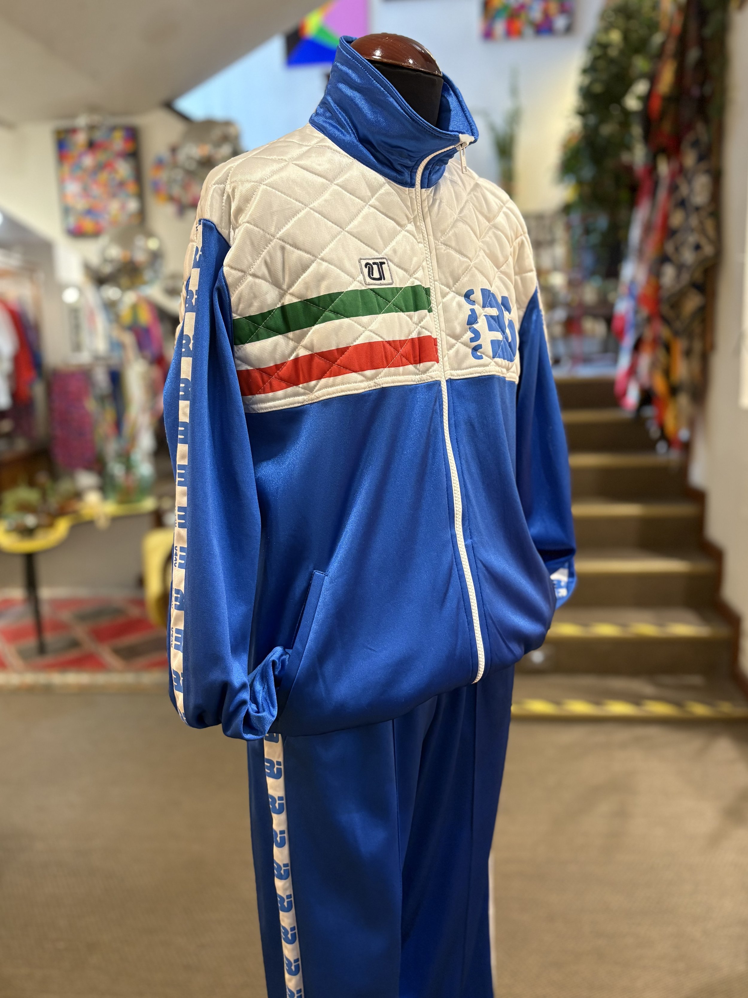 Chandal vintage italiano fabricado en los años 80 en azul y blanco, chaqueta acolchada sportswear