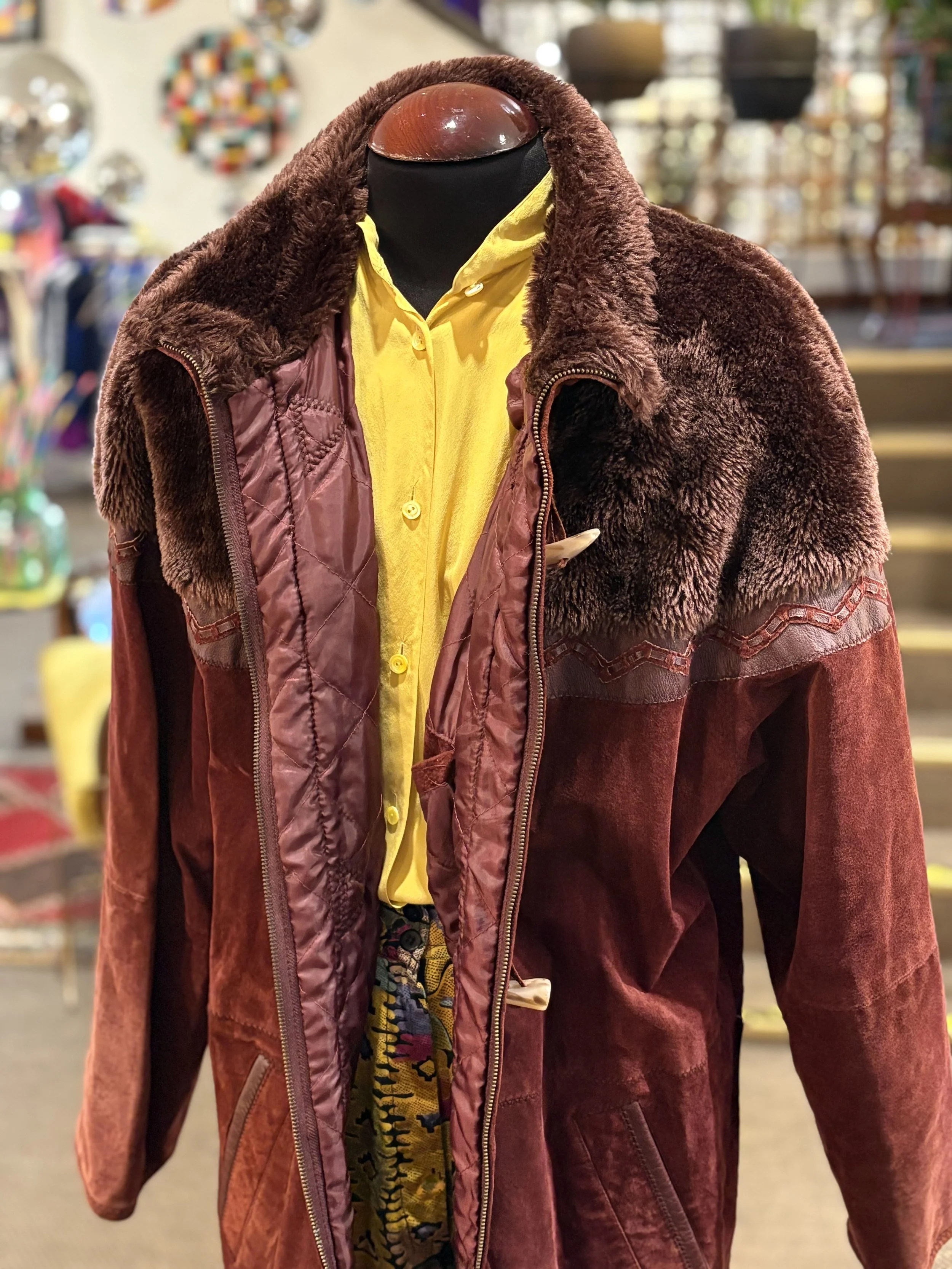 Abrigo vintage tipo inuit o esquimal piel de ante made in germany años 90