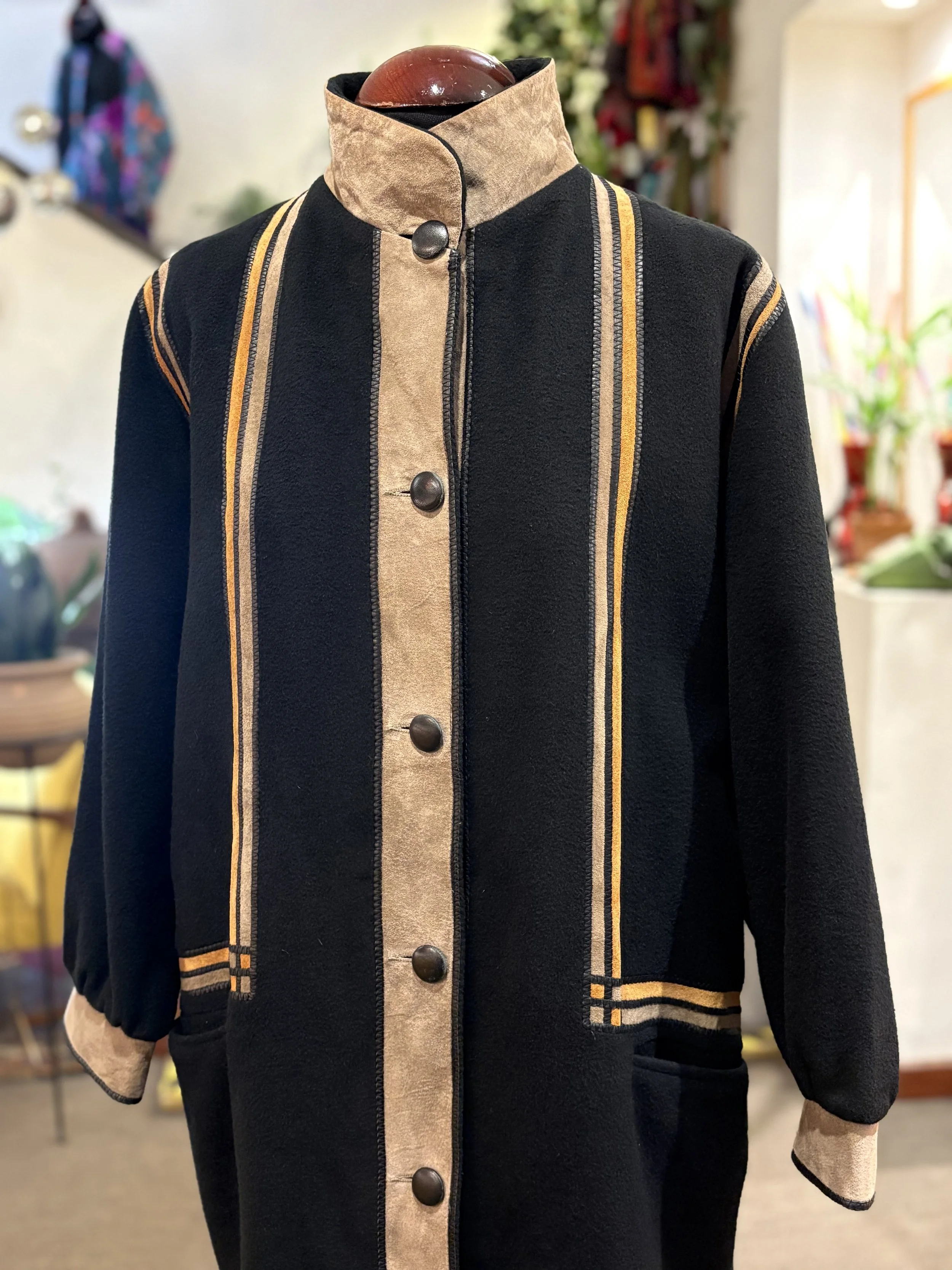 Abrigo vintage de Philippe Vallereuil para Henri Barrau de cashmere y lana con piel de cordero made in france años 80