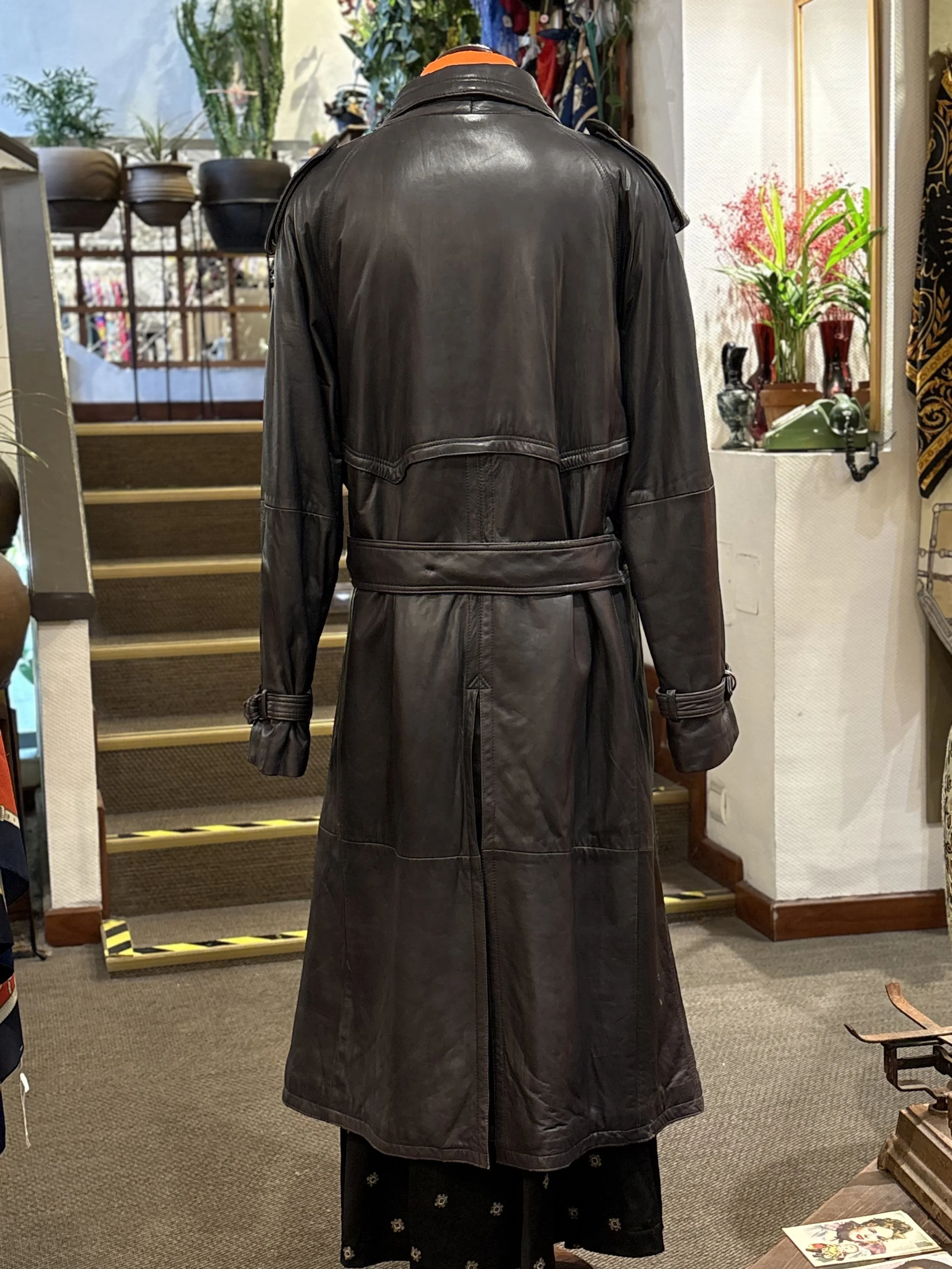 Gabardina trench vintage de piel napa en color negro años 80