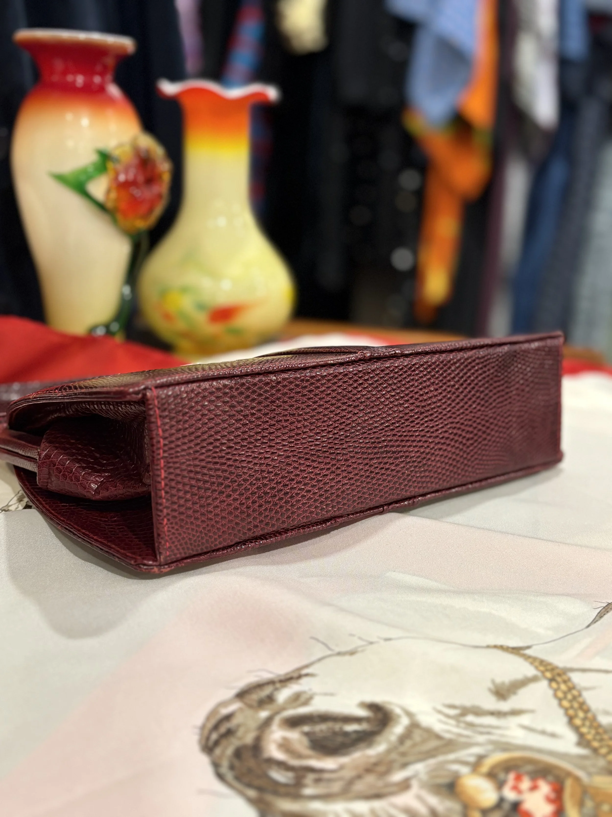 Bolso vintage de Mappin & Webb de piel de lagarto burdeos años 50