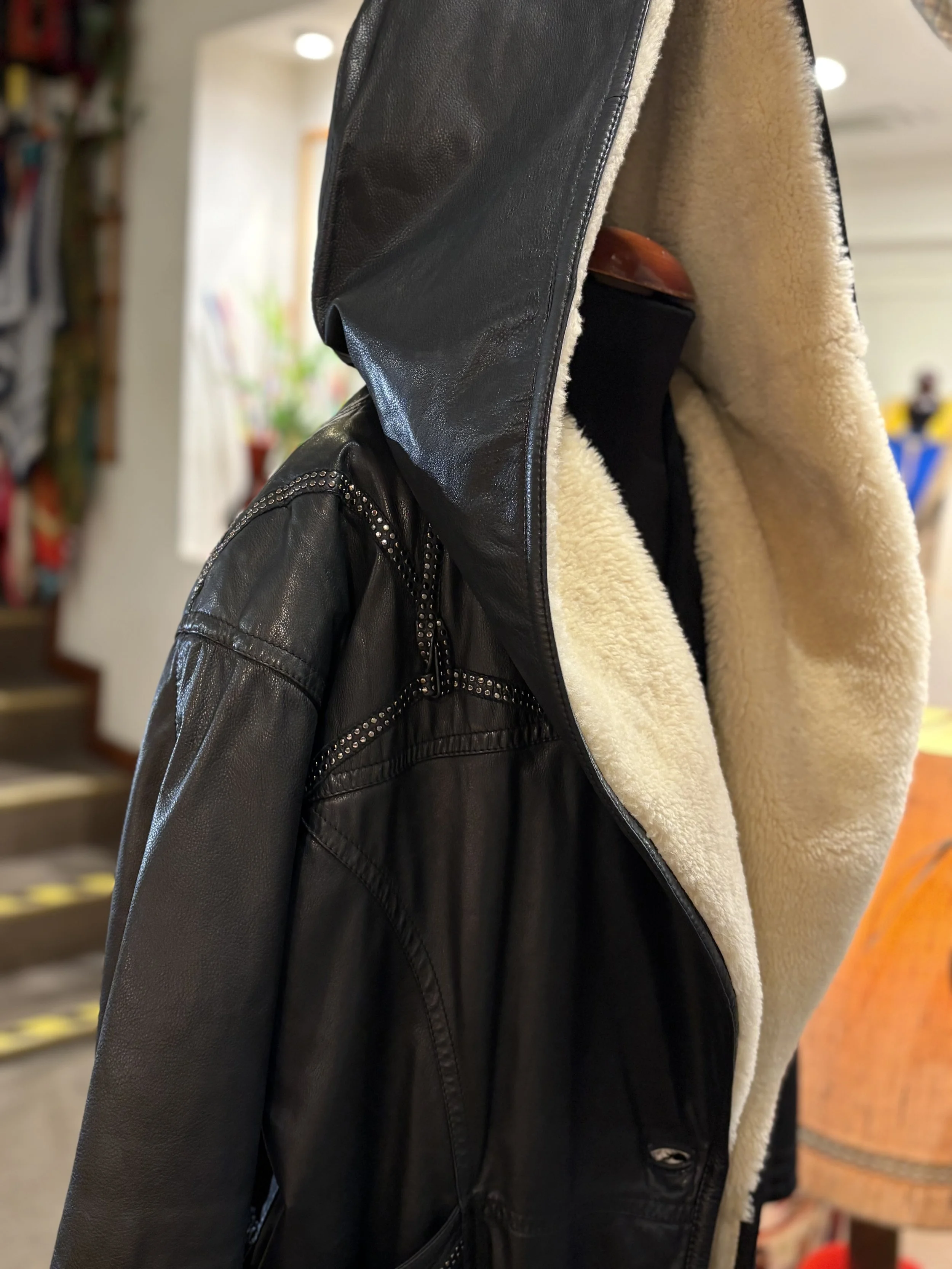 Pelliza vintage de piel vitello con capucha de borreguillo de los años 80/90 made in italy