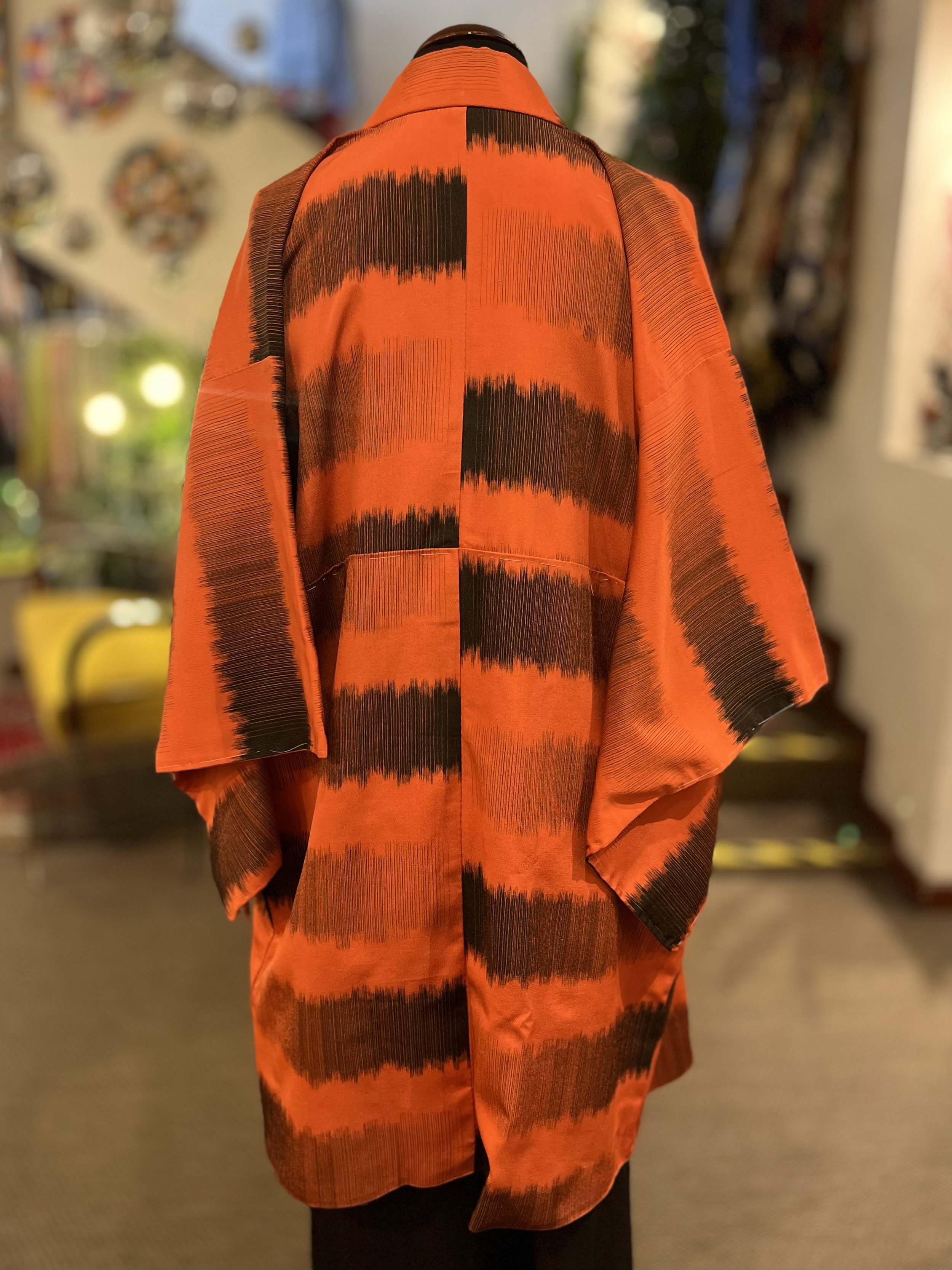 kimono vintage japones en tonos naranjas y negros