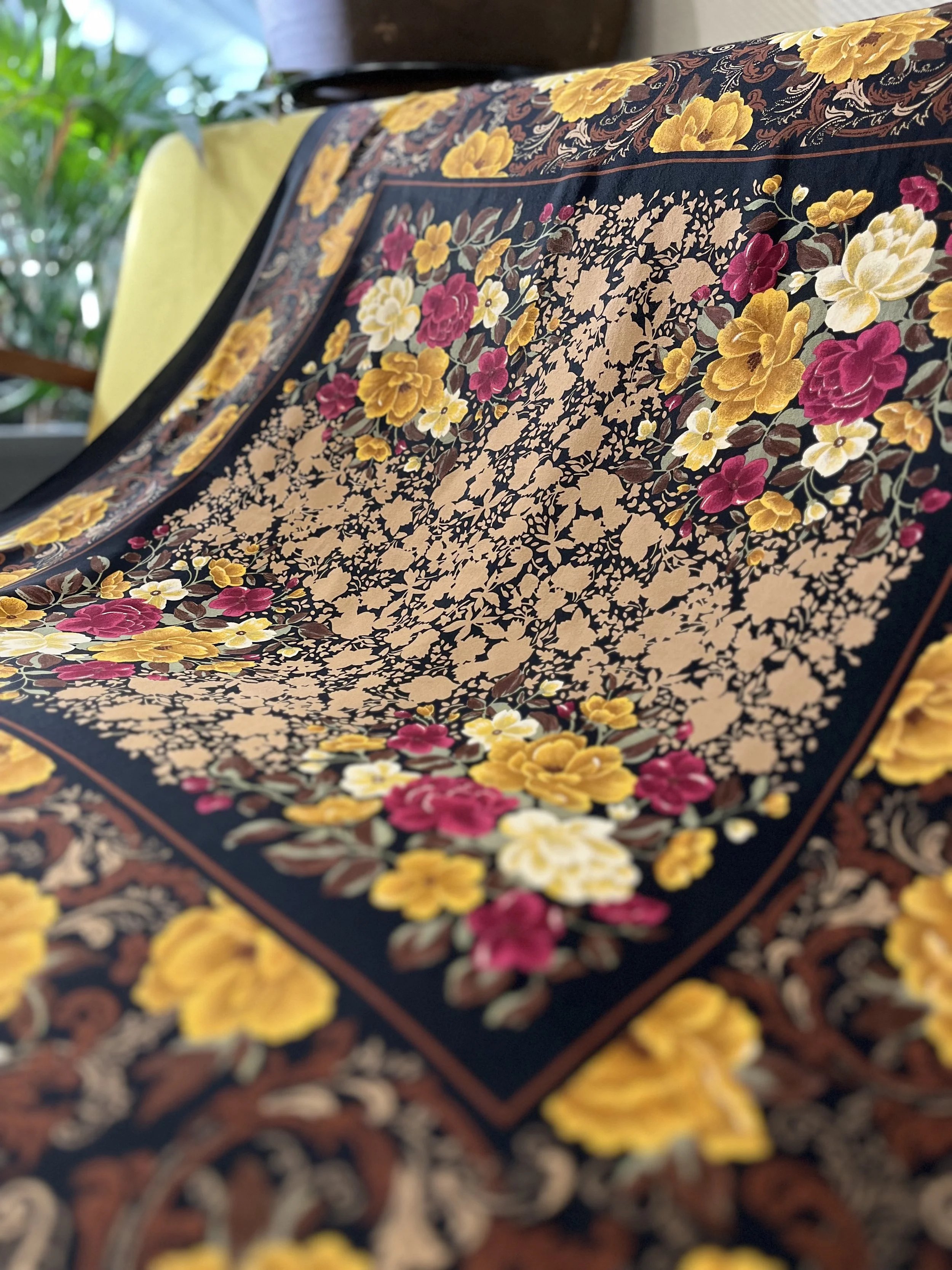 Pañuelo vintage de seda de Yves Manuel made in france