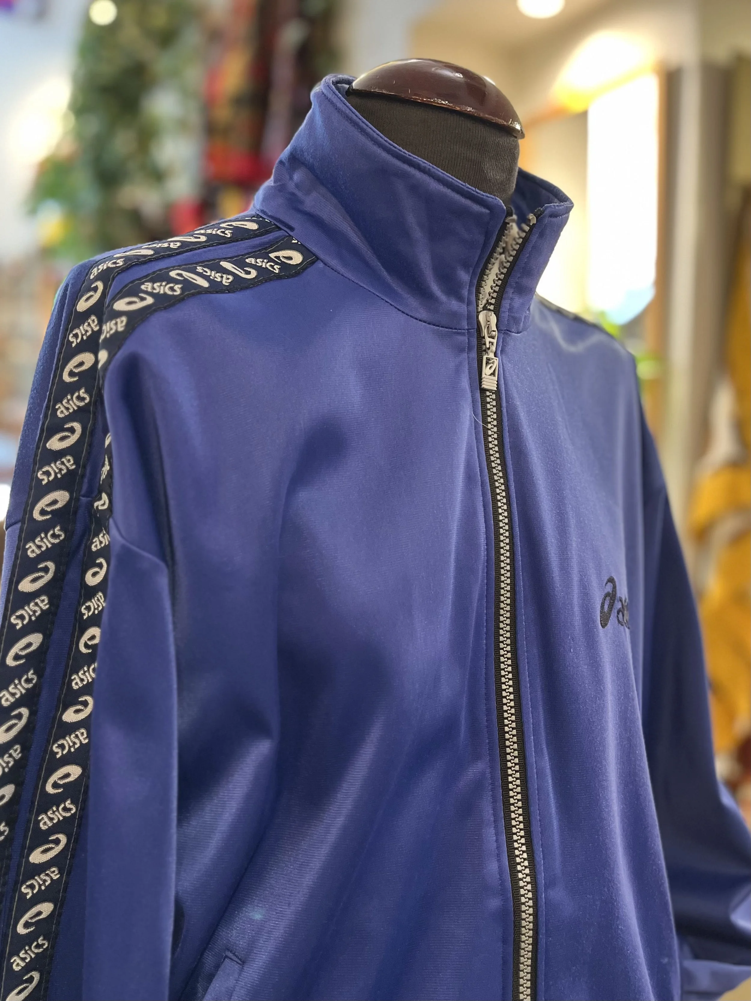 Chandal vintage de Asics años 90 en color azul violaceo sportswear vintage