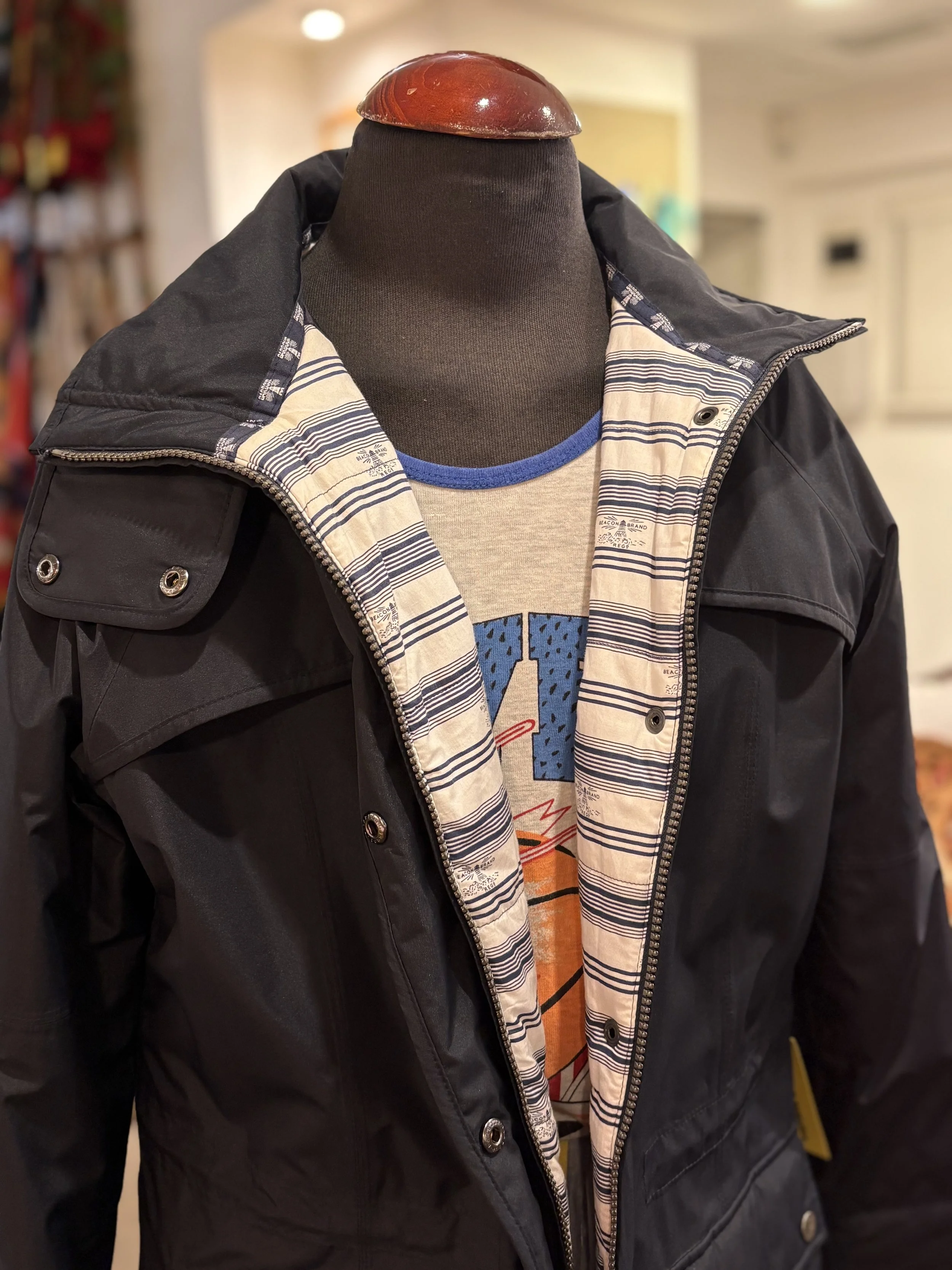 Chaqueta Barbour técnica impermable en color navy forro acolchado años 2000