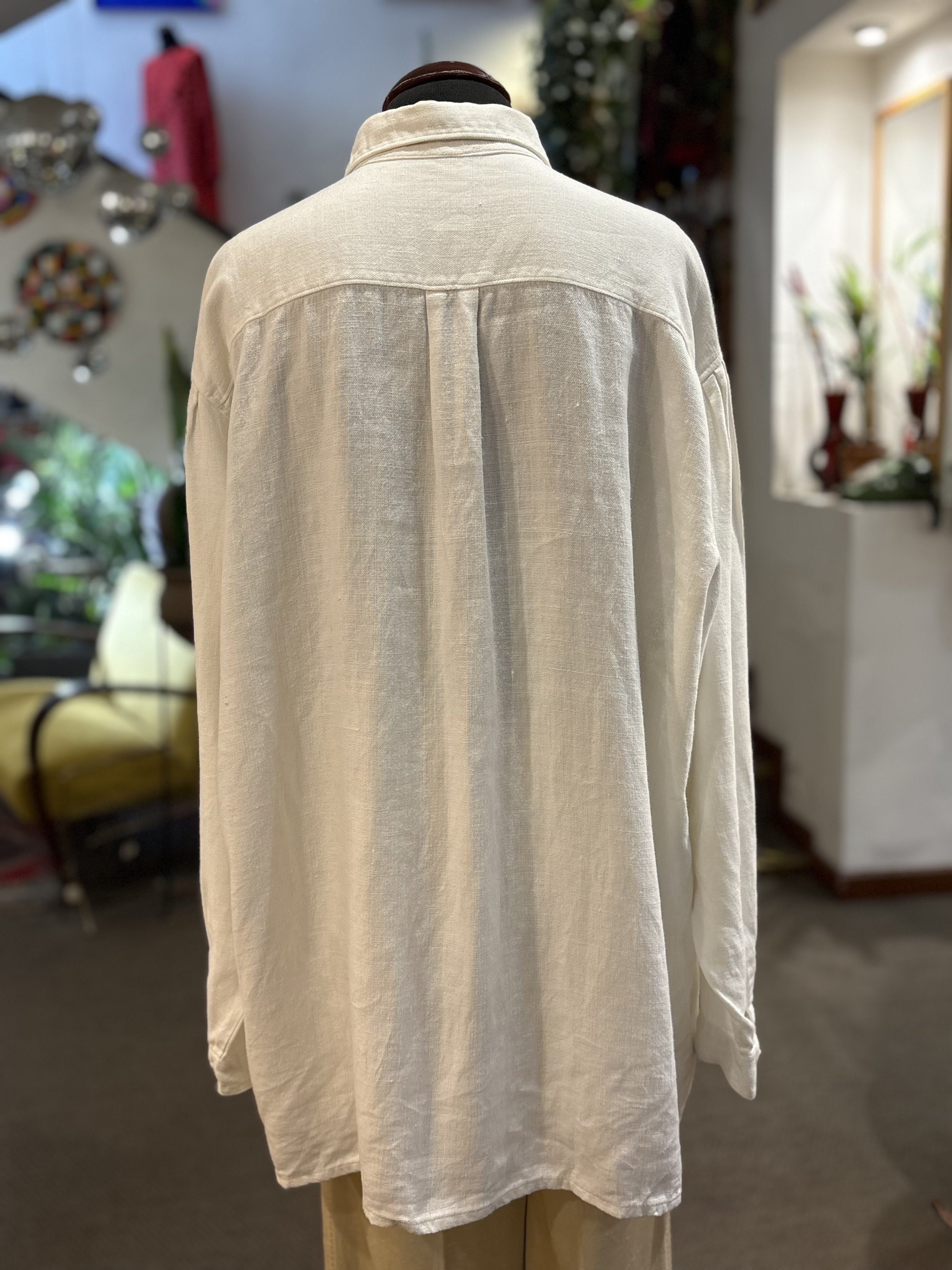 Camisa vintage tirolesa de Alpenland Landhaus en blanco crudo con bordados y cierre de piel