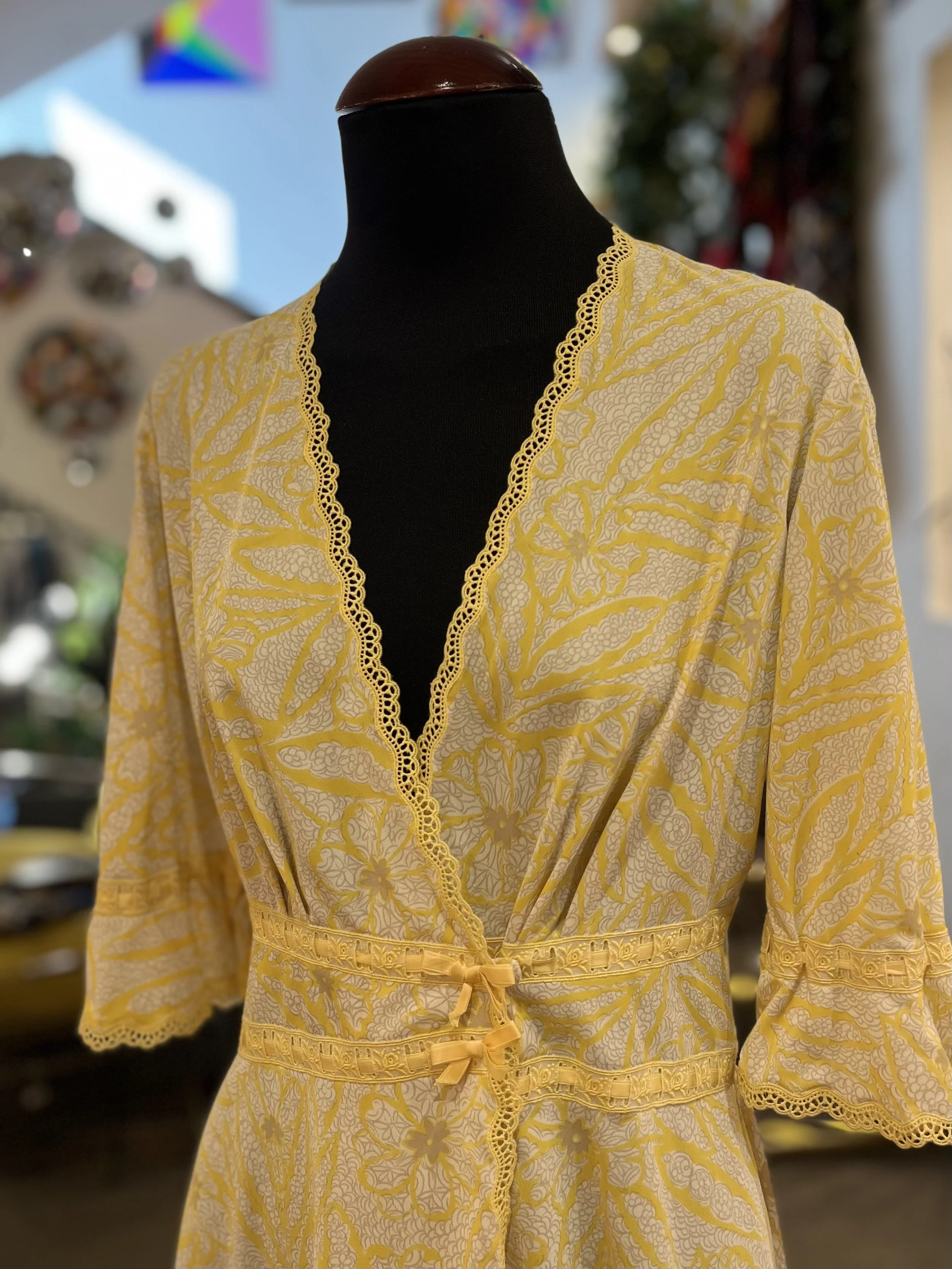 Vestido lencero vintage de Ariana made in italy años 70 en tonos pastel amarillo