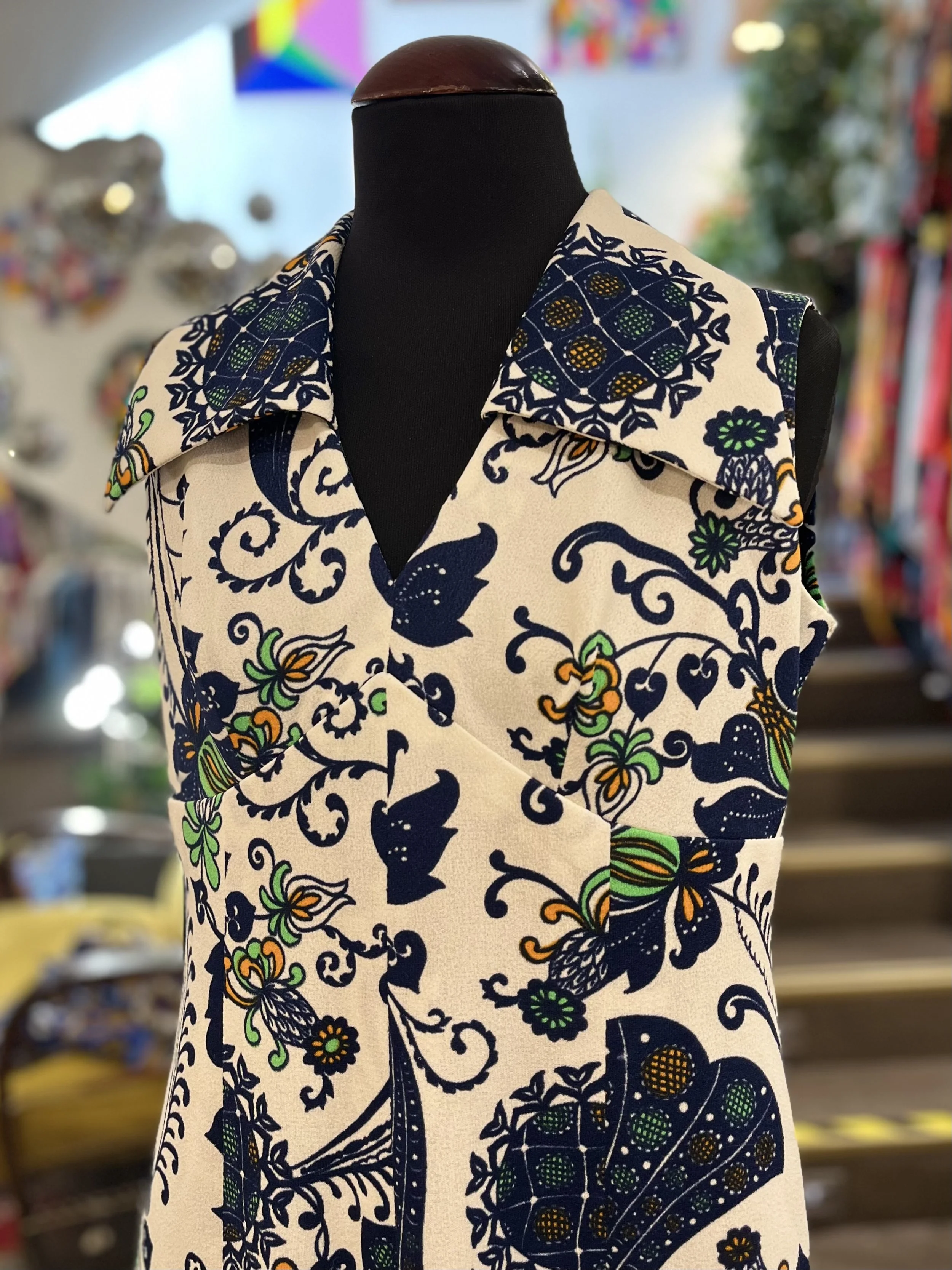 Vestido vintage sin mangas años 70 punto de poliester tipo mod o boho