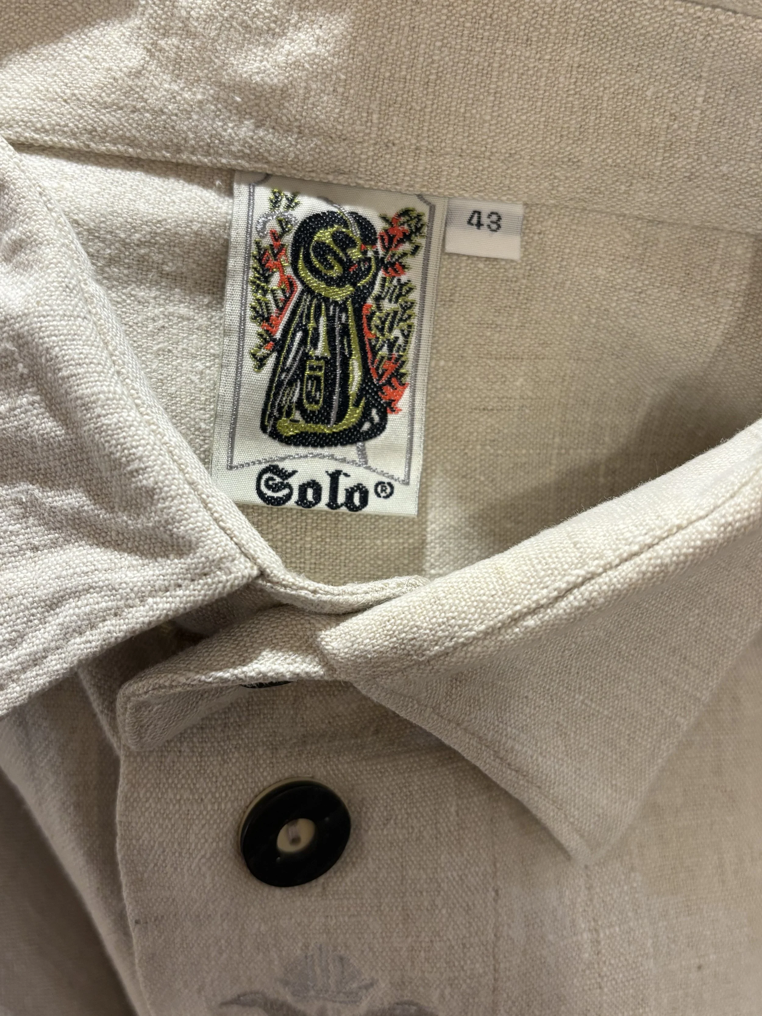 Camisa vintage tirolesa de Golo en beige con bordados mezcla de lino y algodon