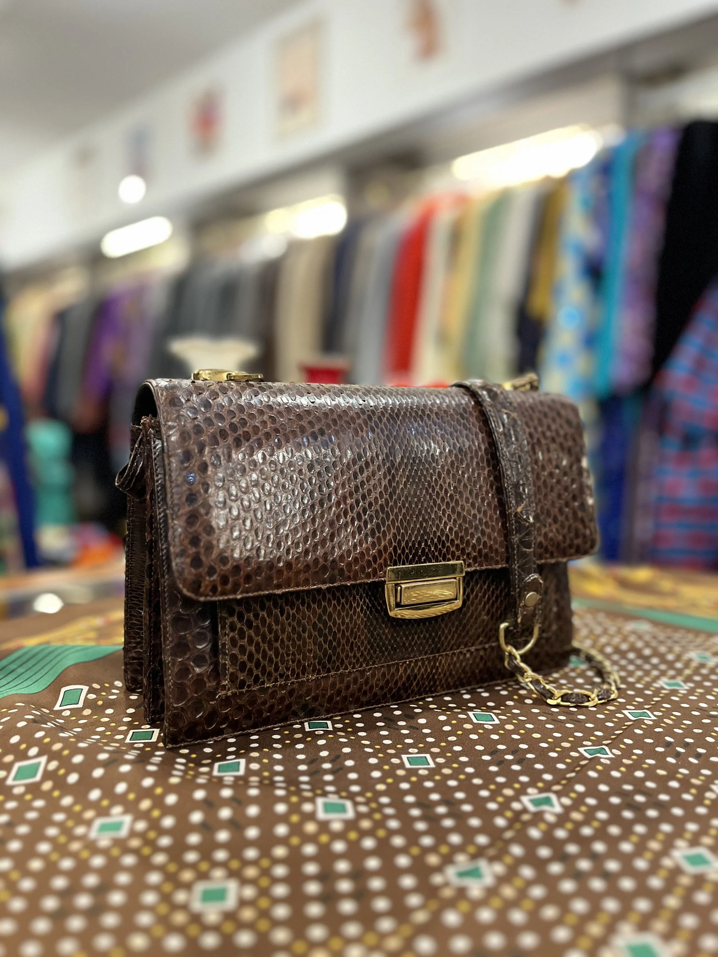 Bolso vintage de serpiente para hombro o cruzado años 70 color marrón