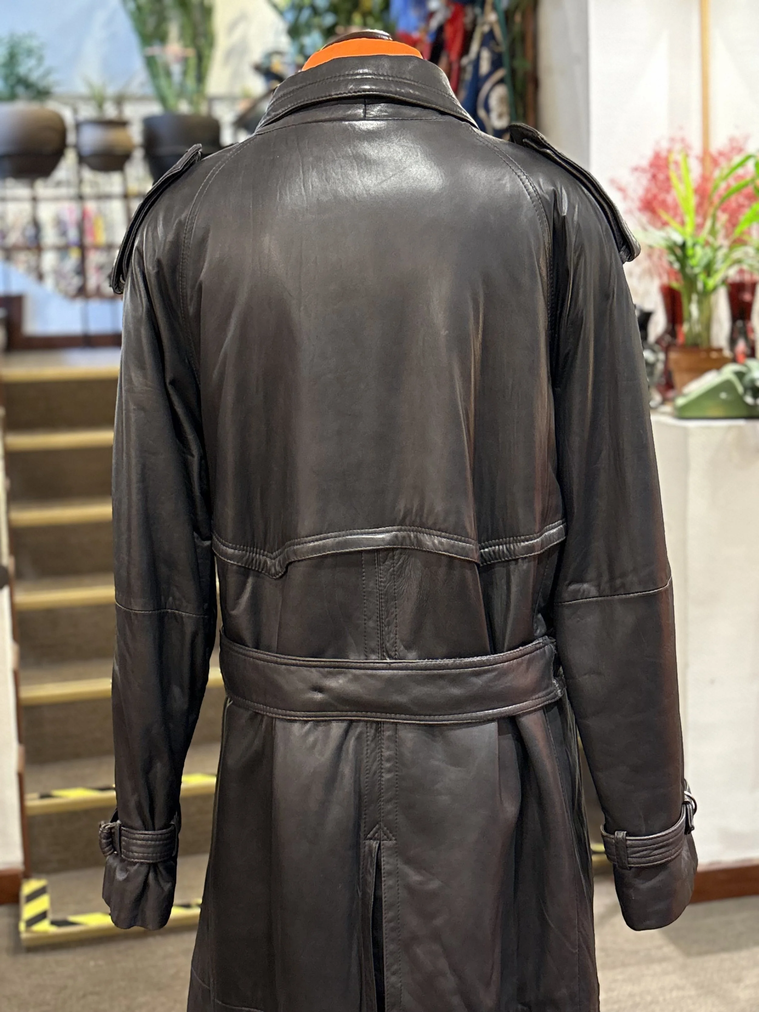 Gabardina trench vintage de piel napa en color negro años 80