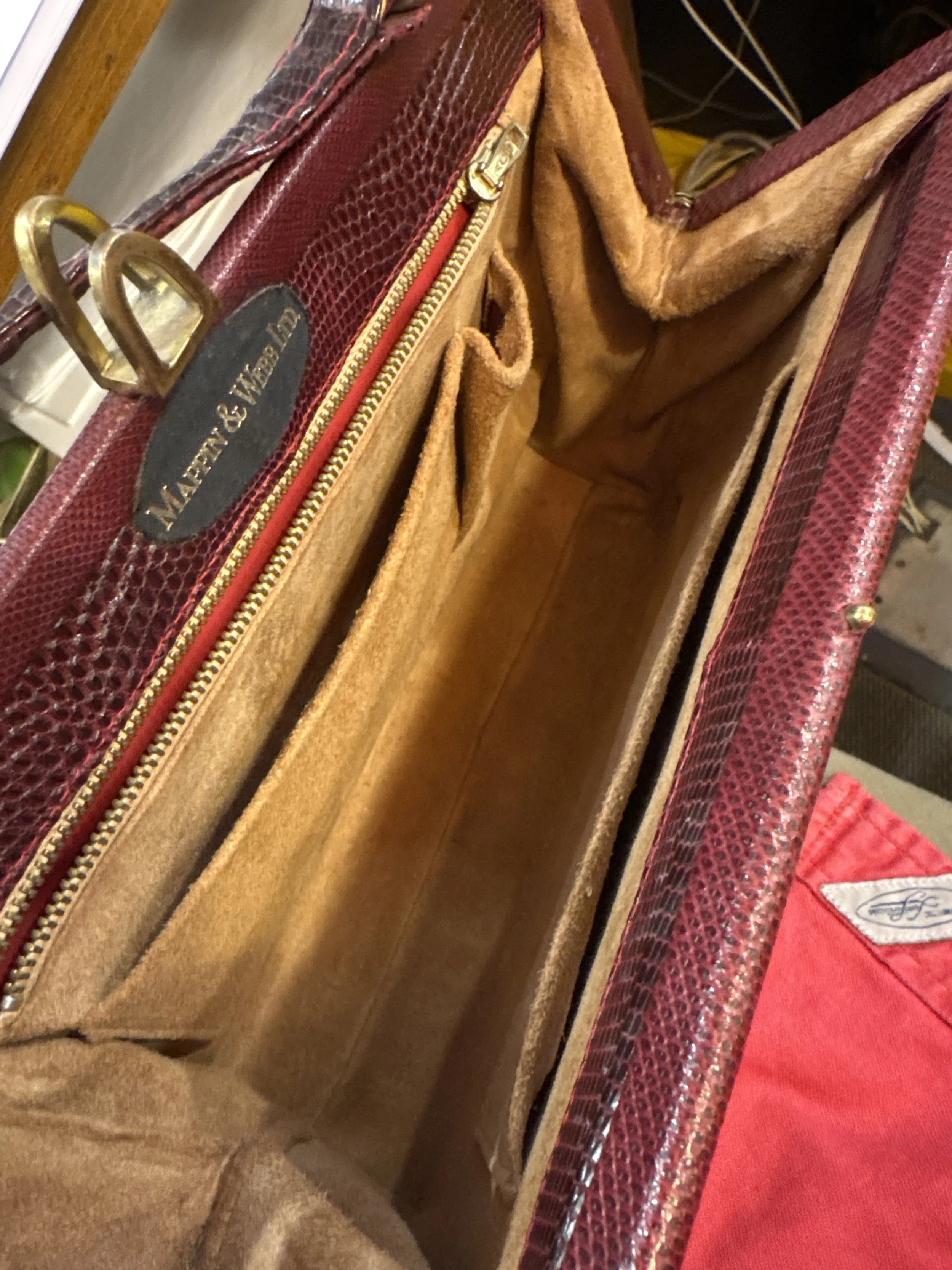 Bolso vintage de Mappin & Webb de piel de lagarto burdeos años 50