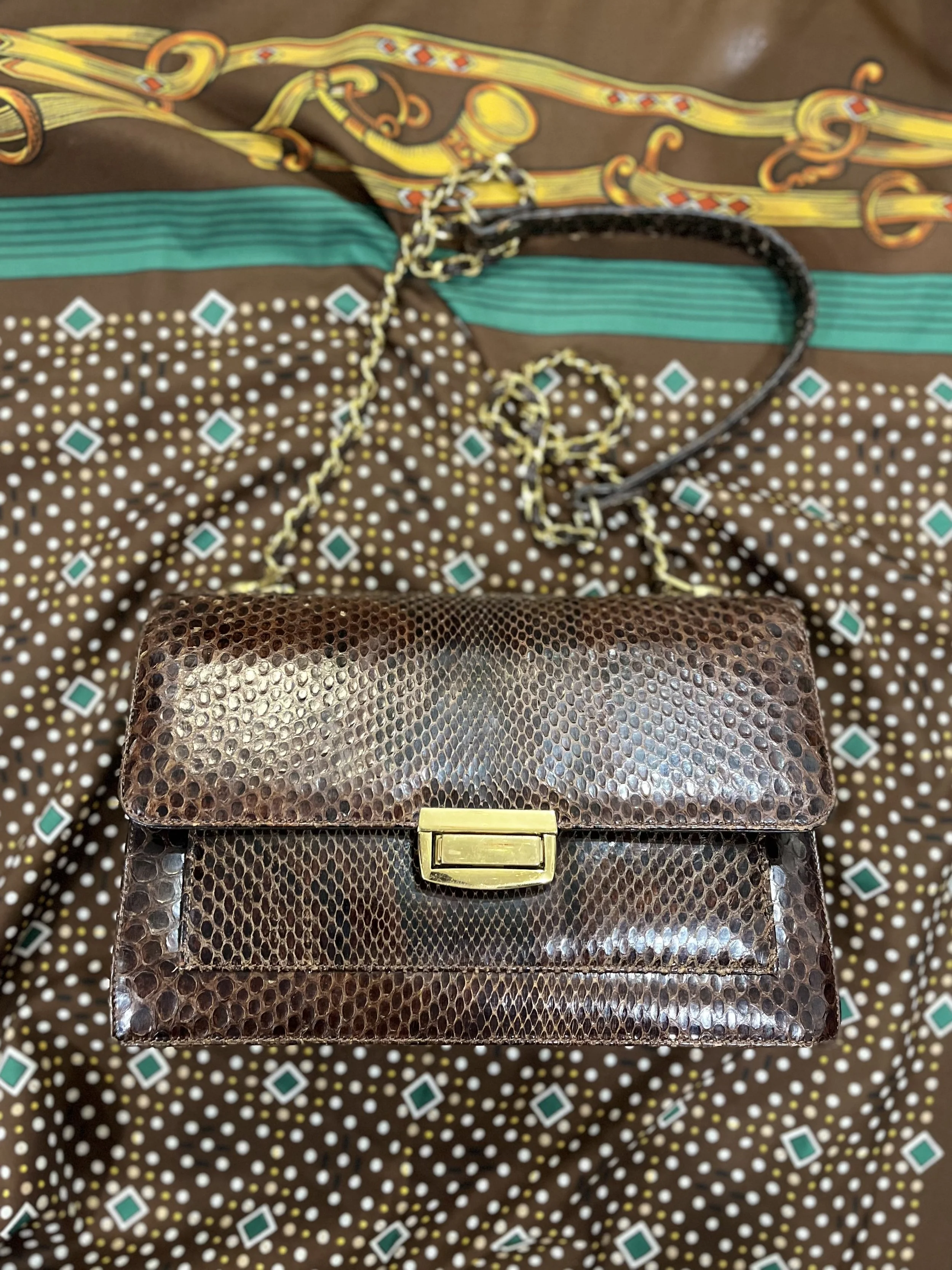 Bolso vintage de serpiente para hombro o cruzado años 70 color marrón