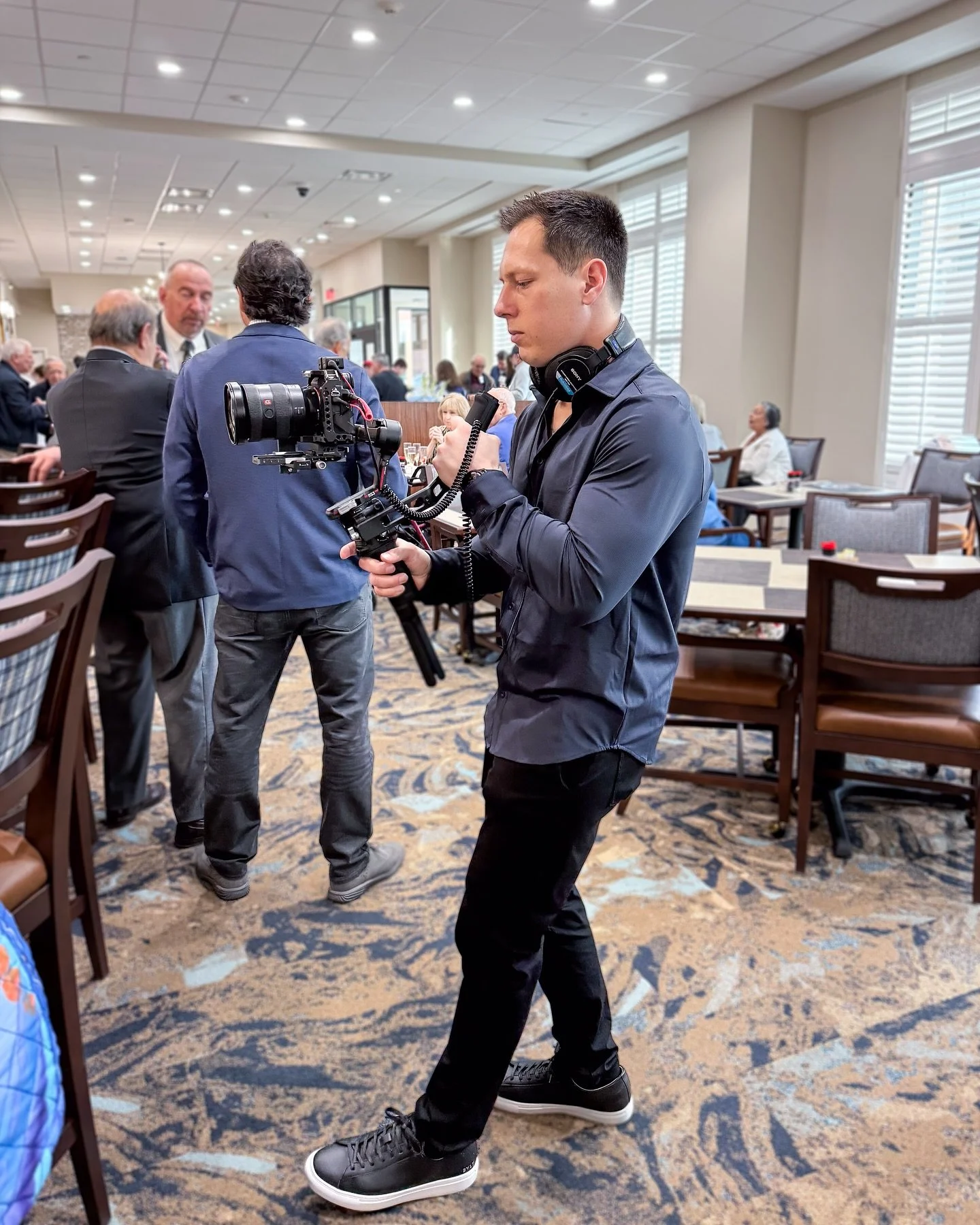 BTS 🎥

📸: @clarekirste 

#behindthescenes #promovideo #videoproduction #virginiabeach #videoagency #southendproductions