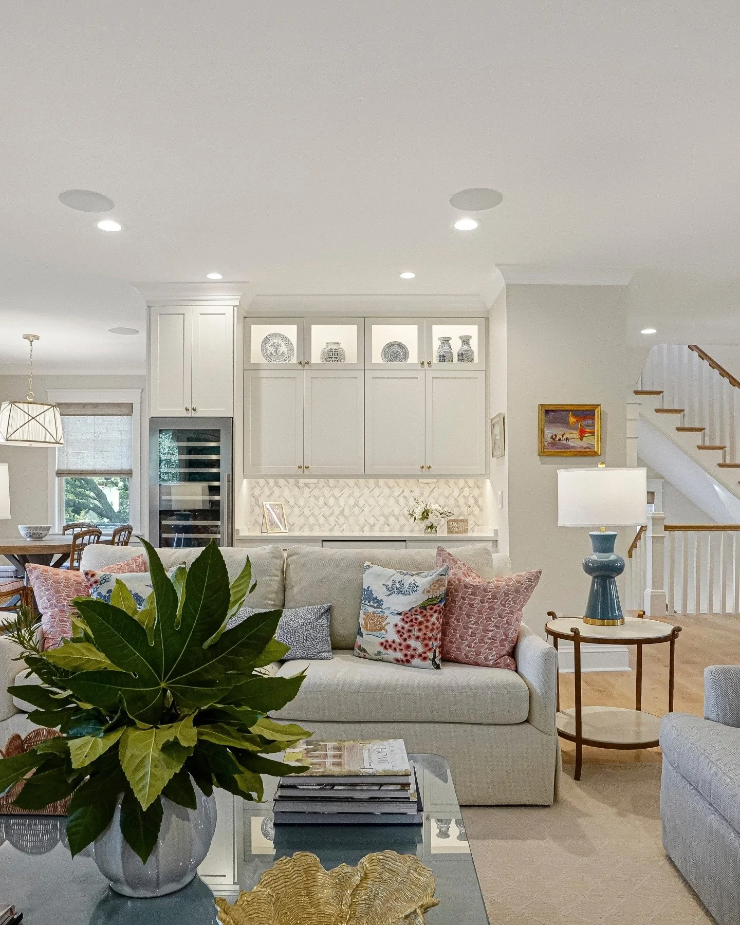A closer look at a recent project with VB Homes, featuring a custom-built luxury home on the North End of Virginia Beach.

The goal was to create a versatile collection of images for digital, print, portfolio, and marketing use.

The photography comb