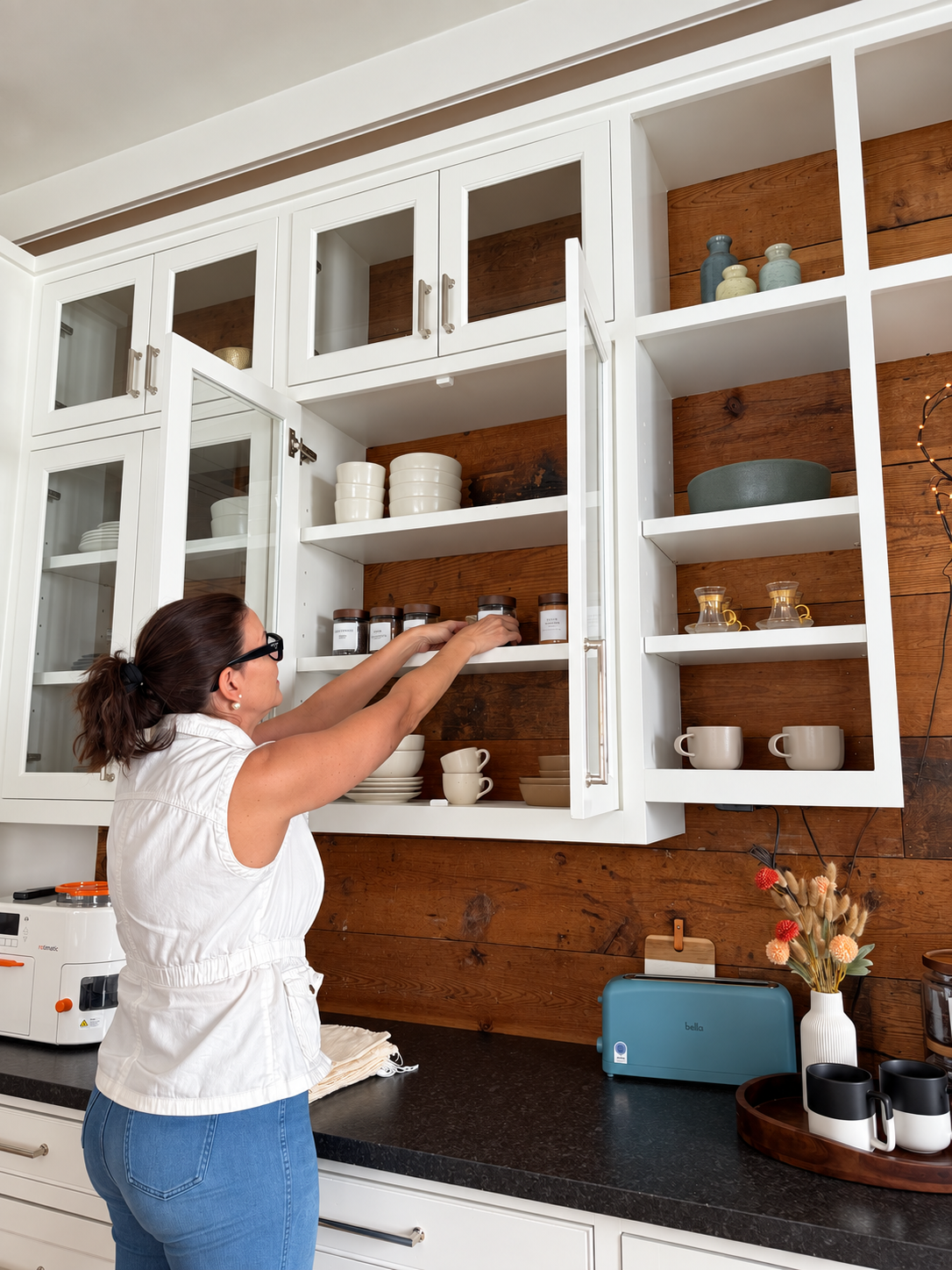 Carol Appelbaum organizing rustic style kitchen cabinets.