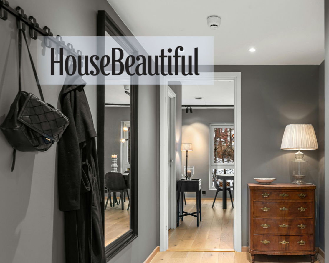 An organized entryway with hooks, and trays, illustrating Luxury Pro Organizer founder Carol Appelbaum’s House Beautiful feature on designing efficient drop zones to reduce visual clutter.
