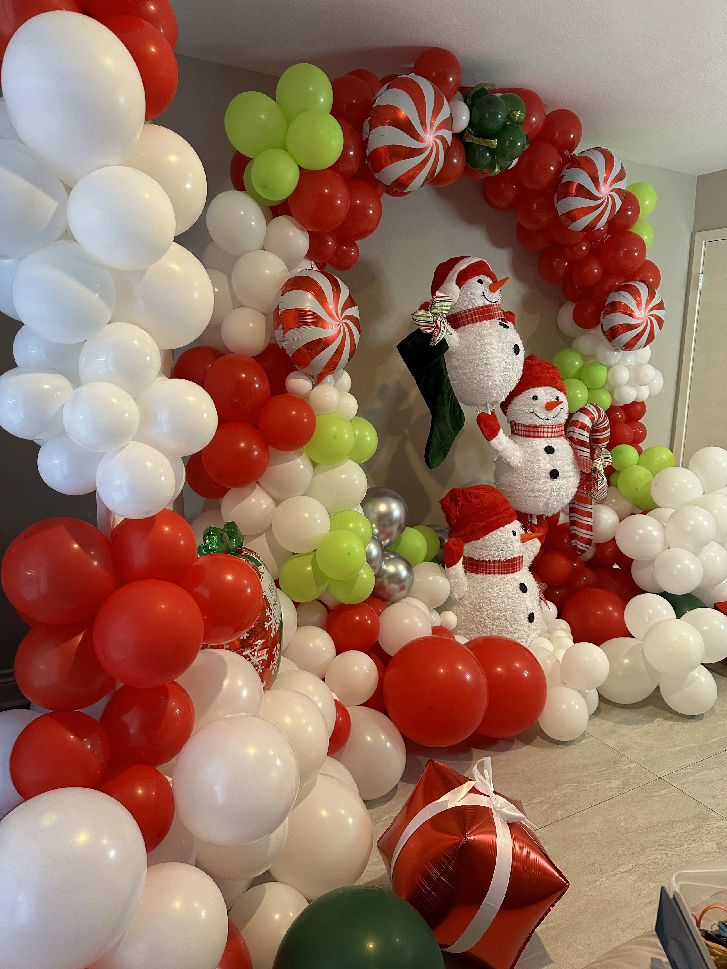 christmas-party-balloon-decor-houston.jpg.jpg