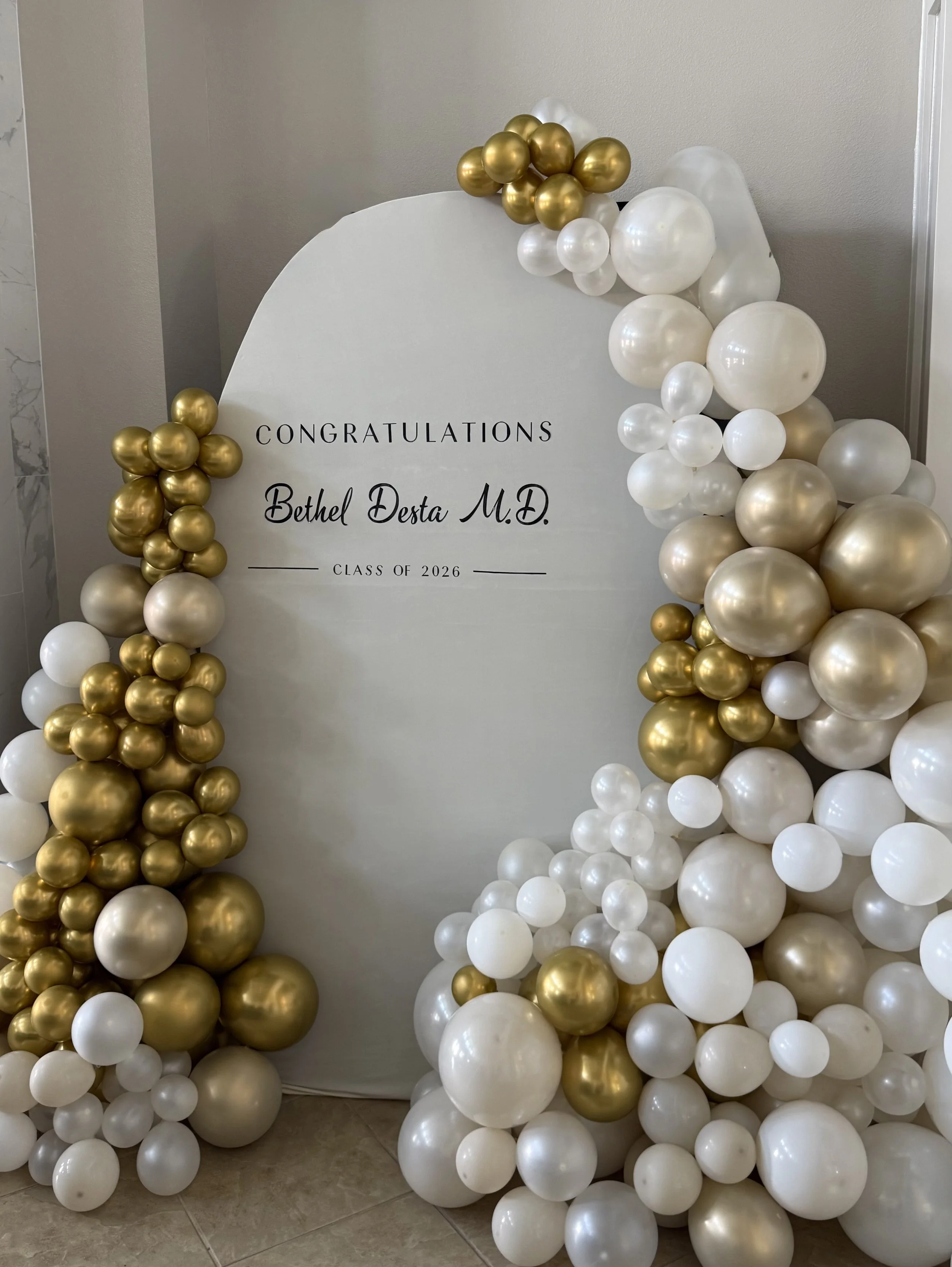 houston-event-decorating--custom-graduation-balloon-arch.jpeg