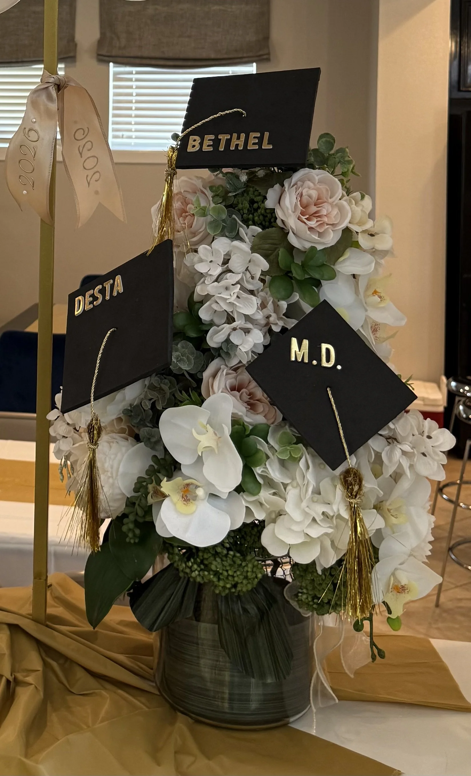 houston-custom-graduation-decorating-service-table-arrangement.jpeg