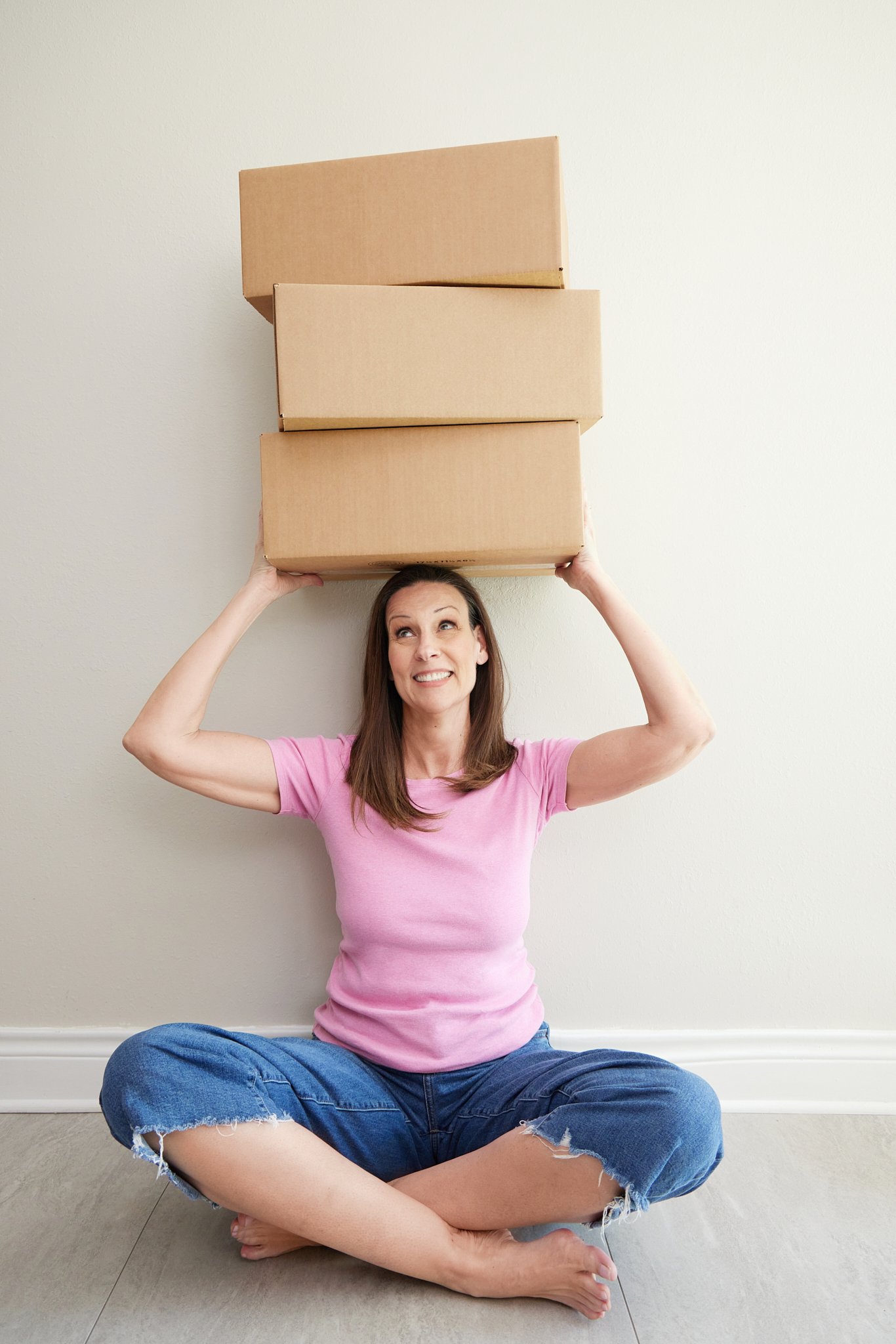 Carol Appelbaum, founder of Luxury Pro Organizer with boxes to display Luxury Pro Organizers packing and unpacking moving services in Houston