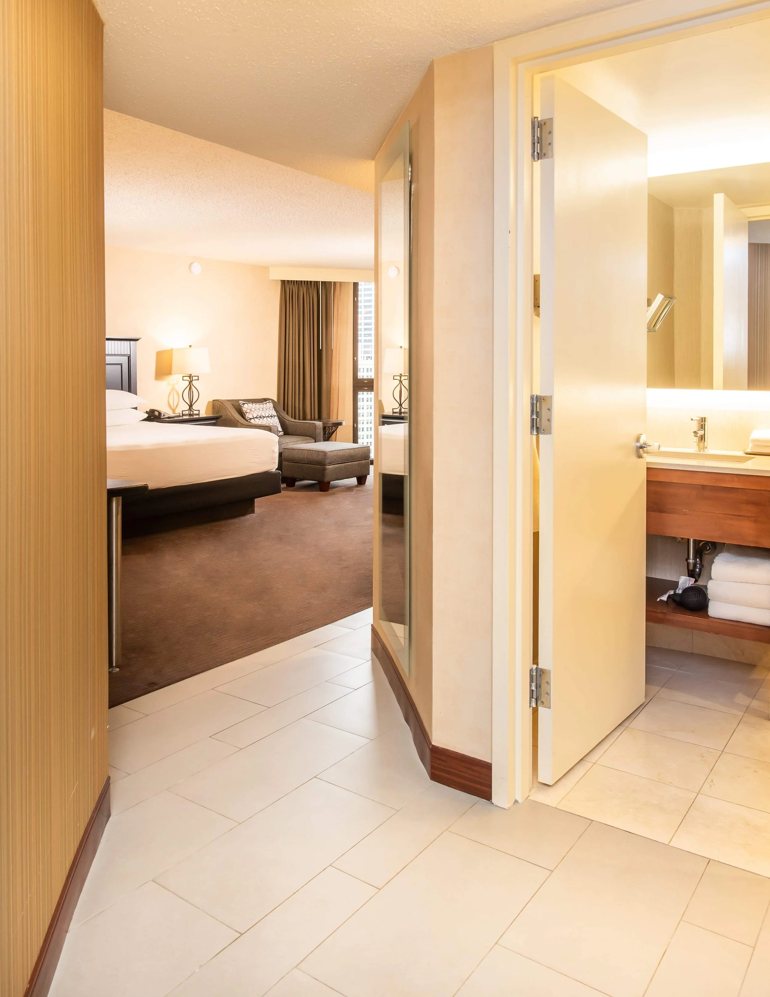 chicago-commercial-photographer-hyatt-regency-chicago-mark-campbell-productions-1.jpg