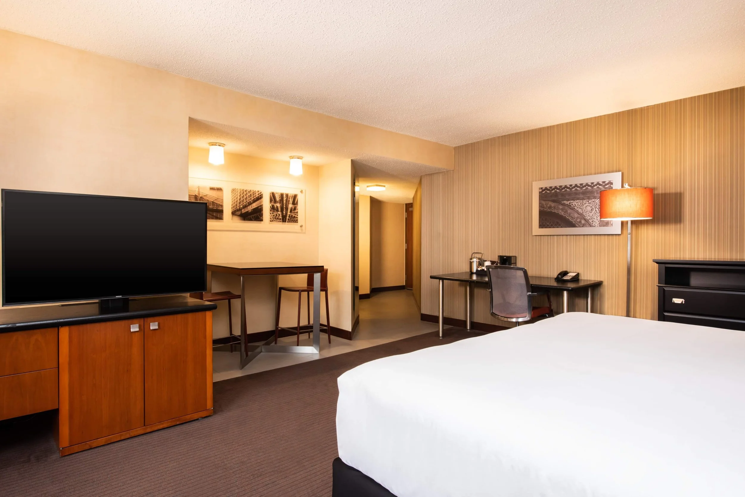 chicago-commercial-photographer-hyatt-regency-chicago-mark-campbell-productions-9 .jpg