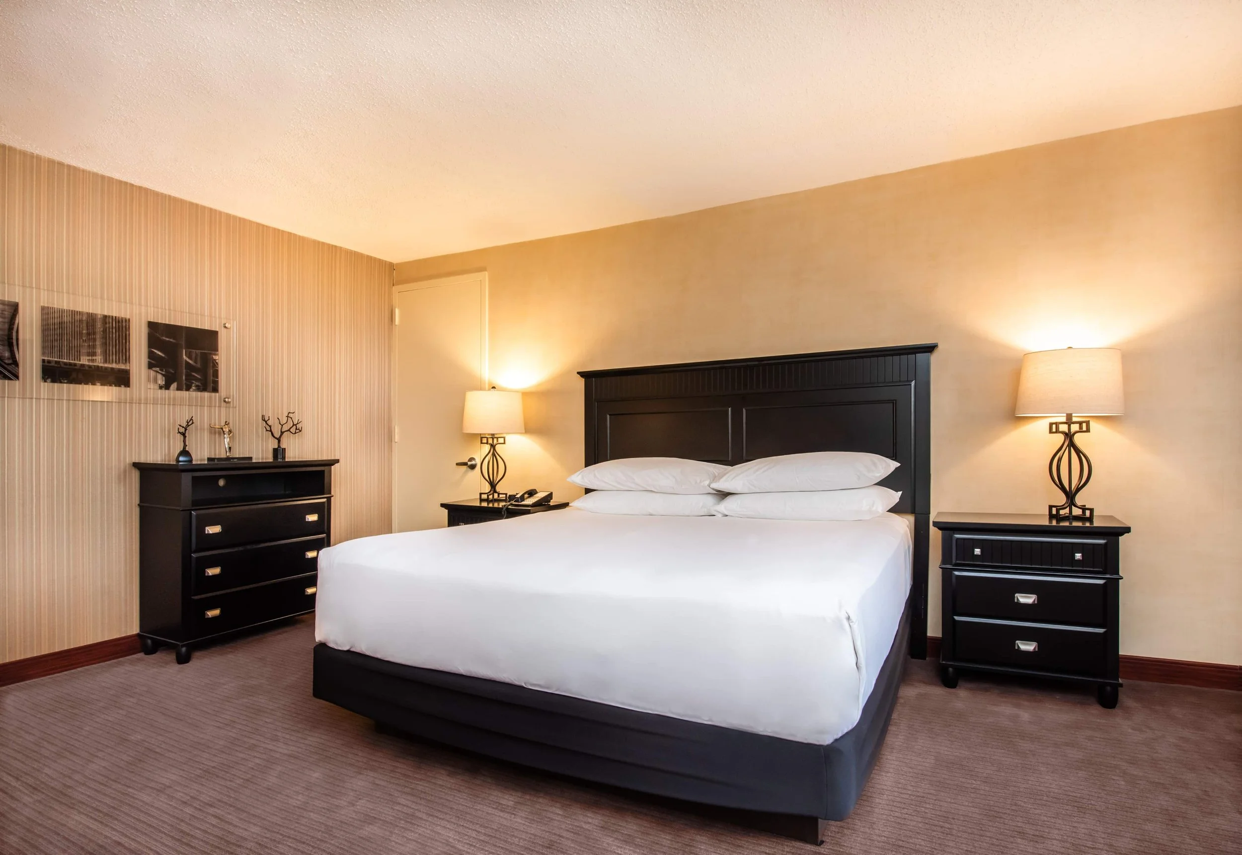chicago-commercial-photographer-hyatt-regency-chicago-mark-campbell-productions-15 .jpg