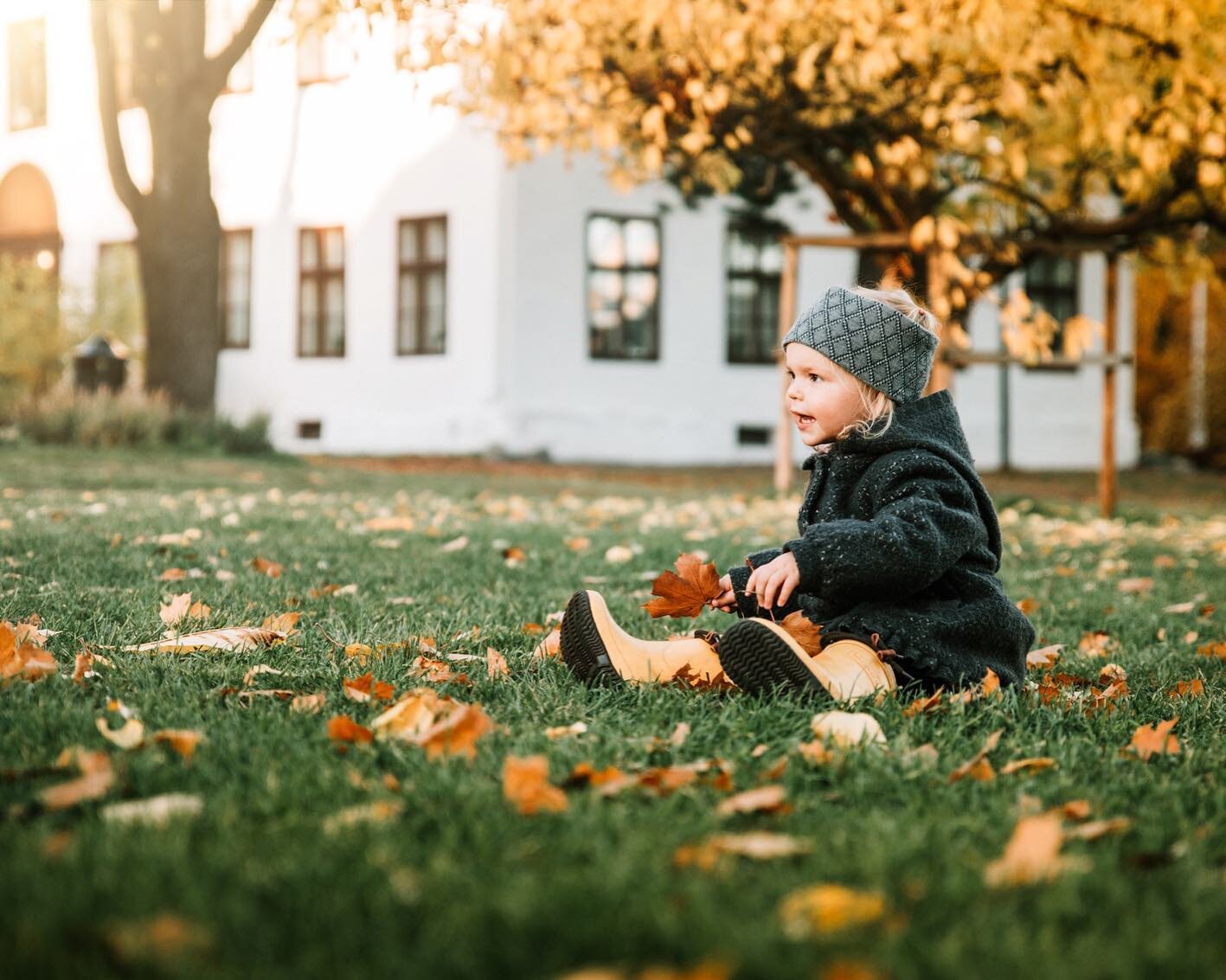 H&oslash;sten er en fantastisk tid. Et hav av farger, og en utrolig fin periode for barnebilder og familiefoto. Mot slutten av &aring;ret f&aring;r vi mange henvendelser p&aring; barnefotografering tiltenkt &aring;rets julegave. P&aring; det tidspunk