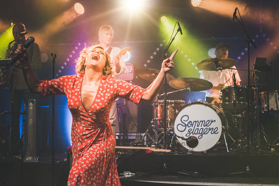 @sommerslagere er n&aring; inne i sin siste helg, og vi har allerede opplevd fyrverkeriet av et show med og uten kamera. Ryktene skal ha det til at det er noen f&aring; billetter igjen l&oslash;rdag kveld. Gj&oslash;r som rundt 10.00 andre: Dra deg n