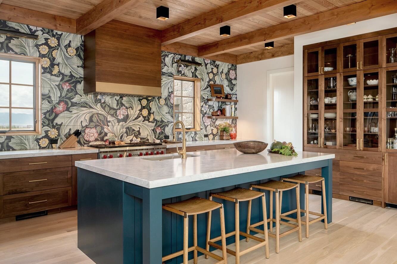 The beautiful mural tiles make this vacation home a dream to stay in. 

#mural #interiordesign #beautifultiles #kitchentiles #kitchendesign #kitchenbacksplash #luxuryinteriors