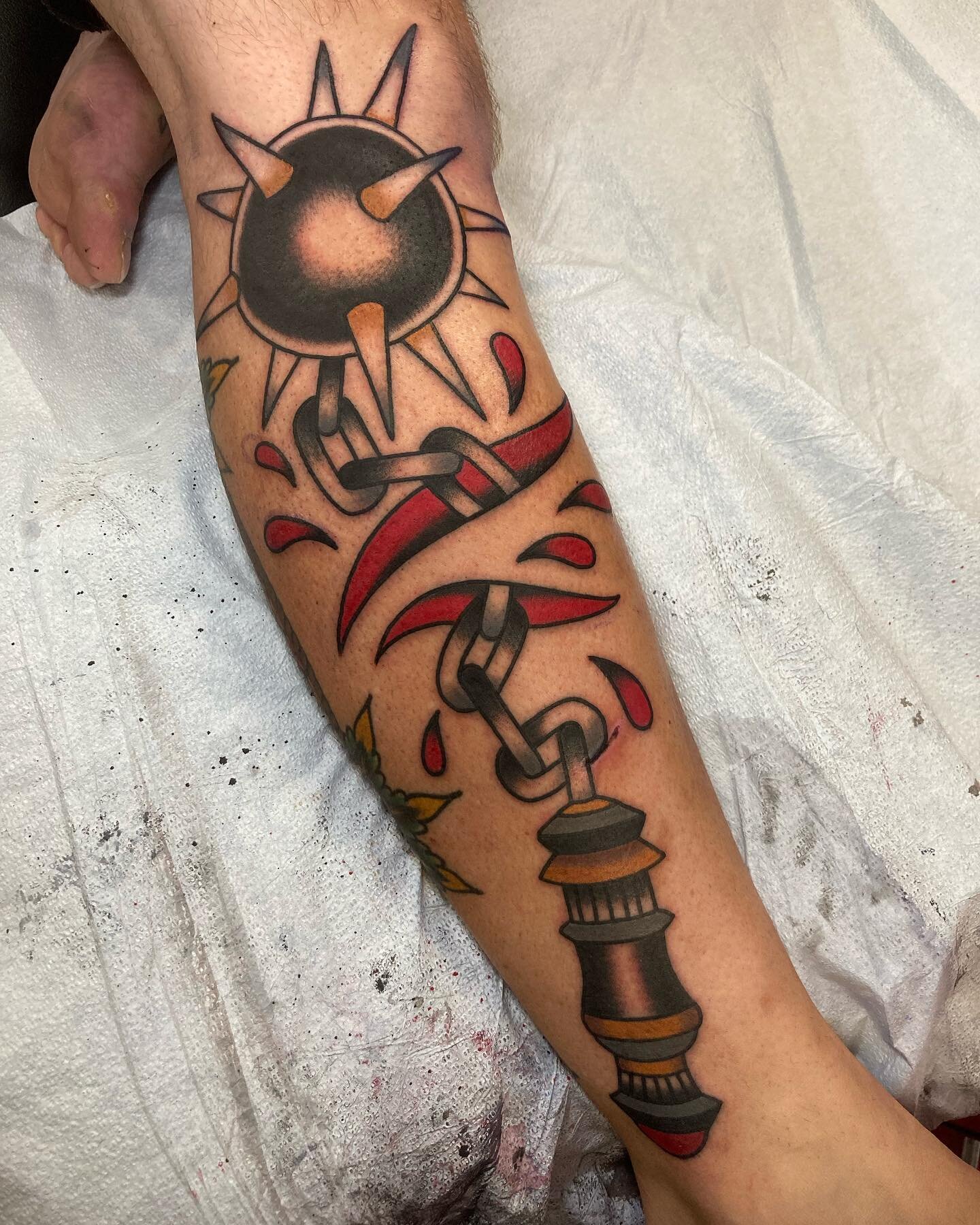 Great way to cover half your leg in a couple hours, thanks igor! @hotlinetattoo 

#capecod #hotlinetattoo #capecodtattoo