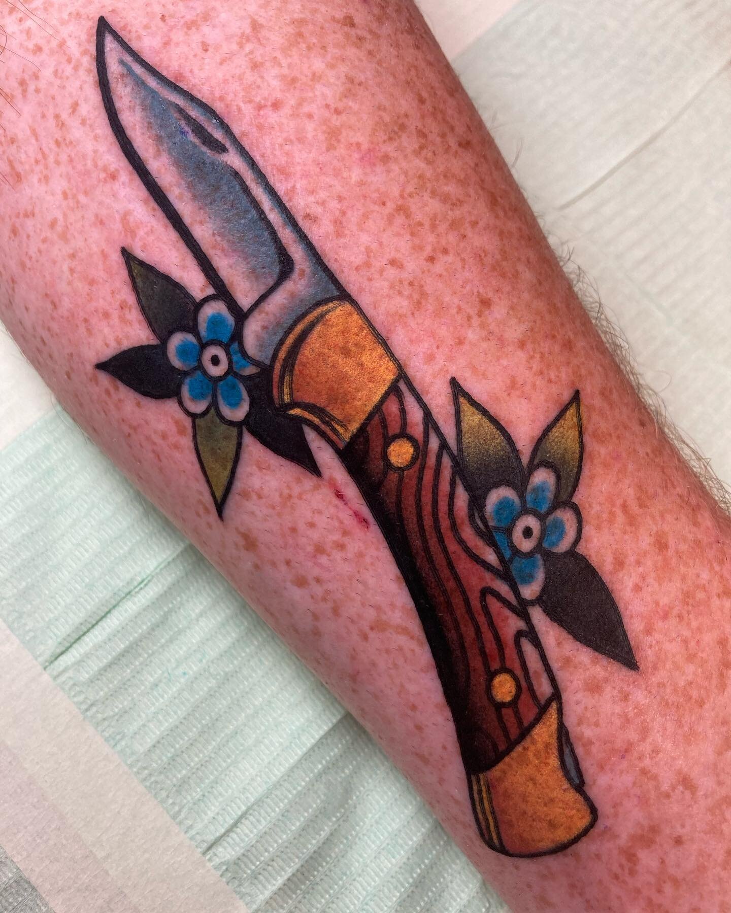 Worlds finest cutlery on @wjamescostello down @hotlinetattoo 

*****************
To book an appt, fill out the form on my waitlist! Link in the bio