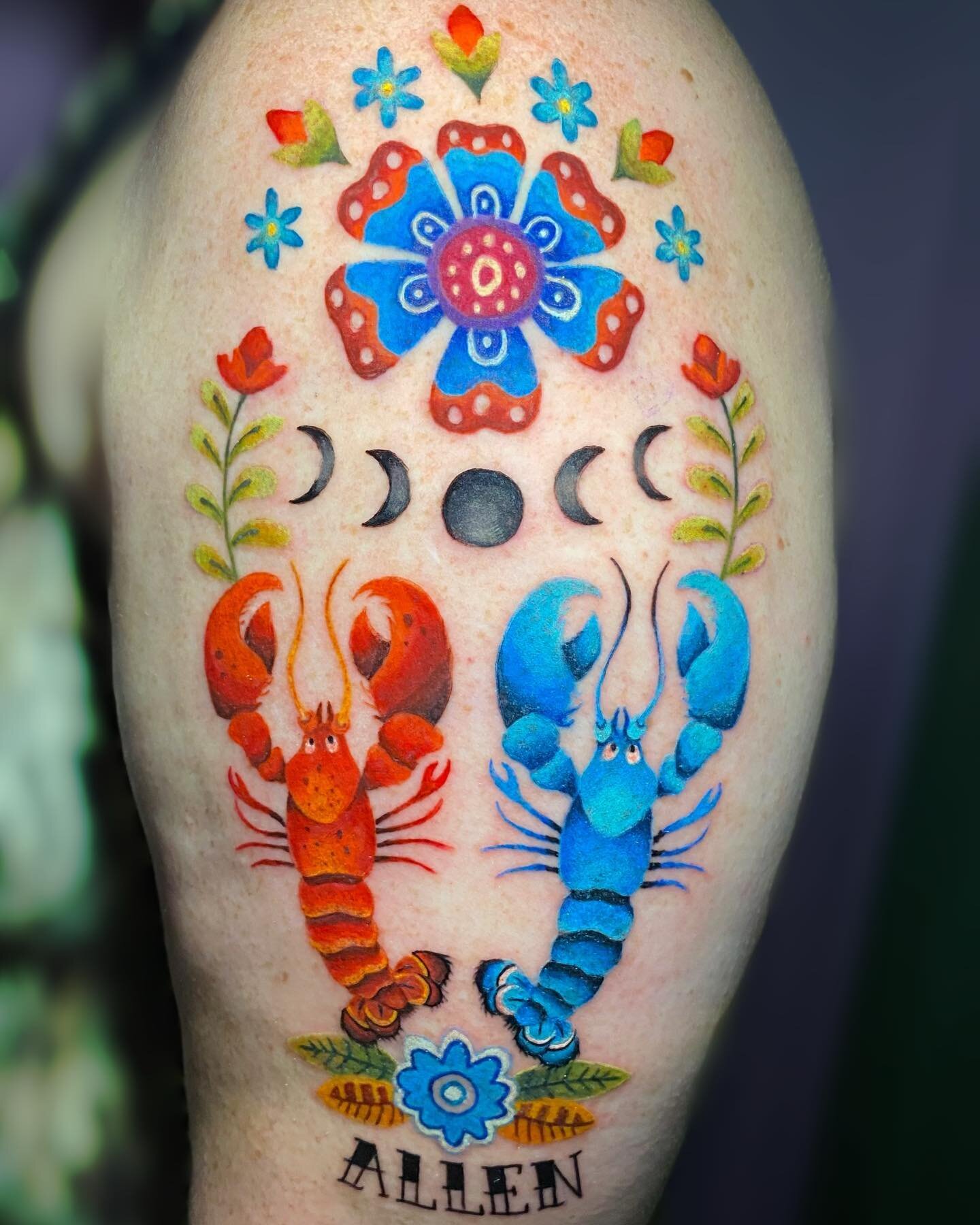 Folk art style lobsters 🦞 🌼 

#lobster #capecod #massachusetts #capecodtattoo #qttr #folkart #colorful #tattoo #tattooshop