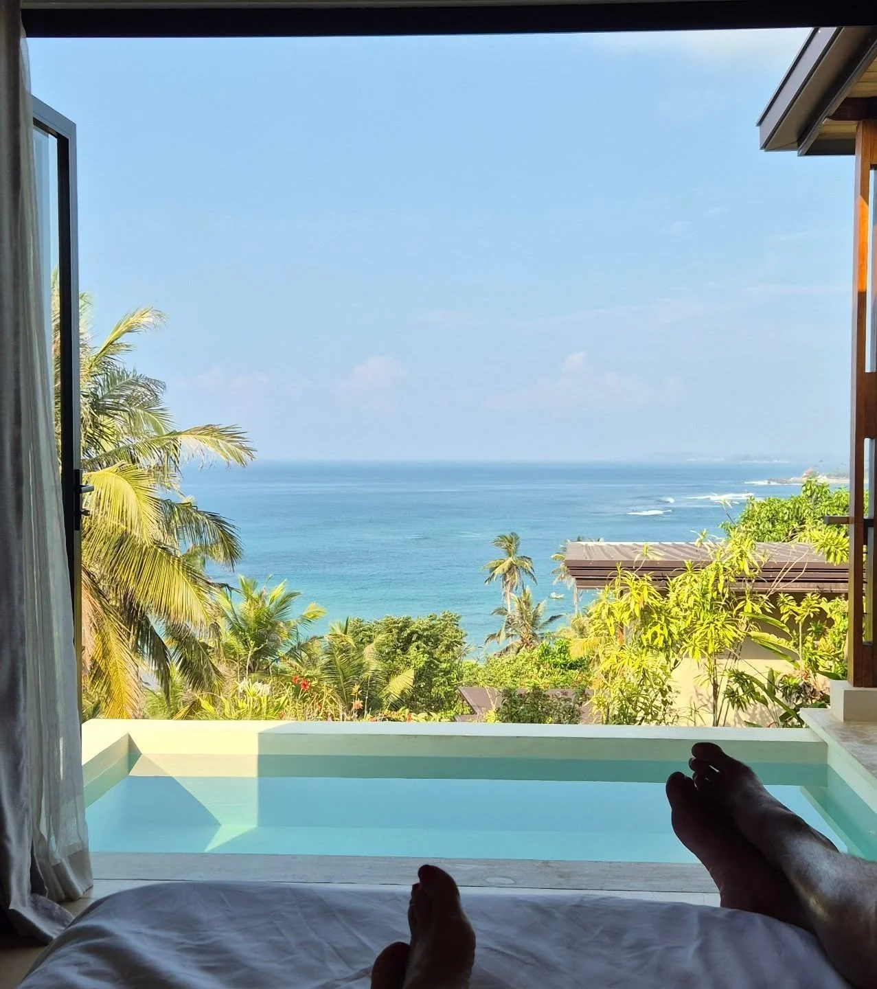 Living the simplified and styled life at @aether.hilltop.villas 
Good morning Sri Lanka!
Living simply in the UK, and working hard simplifying and styling clients homes, has allowed this wonderful escape to paradise.

💕🐢🌞