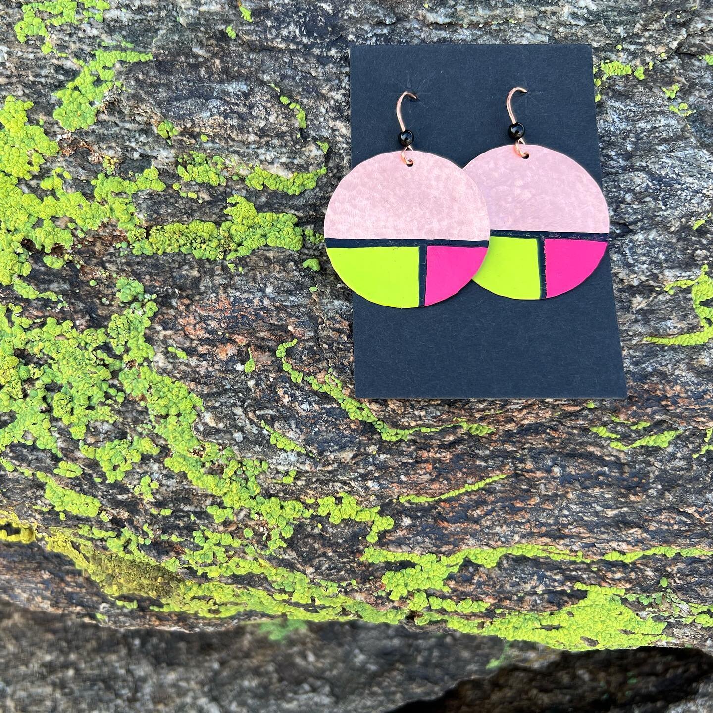 URBALEZA earring is back in bright spring colors! She celebrates the beauty of the bold and the weirdness that lichen and spray paint come in the same color. We all carry nature&rsquo;s wisdom and this style reminds us that even when our vision is cl