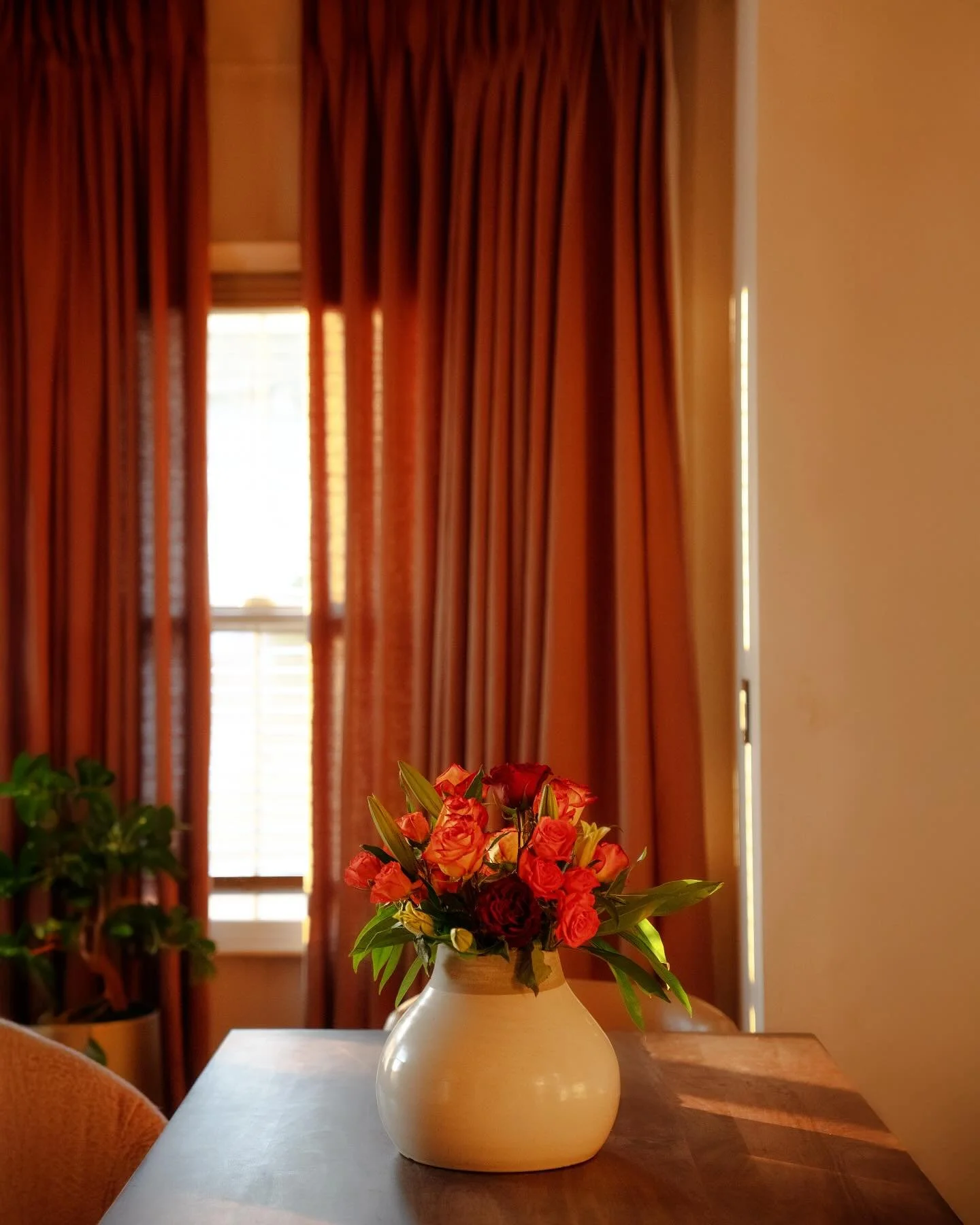 BEAUTIFUL THINGS

Some things don&rsquo;t need explanation&mdash; just a moment to pause, notice, and feel. In the right light, the quiet becomes captivating.

#ArlaMeroe #interiordesign #intentions #quietluxury #elevatedliving #modernorganic #twopag