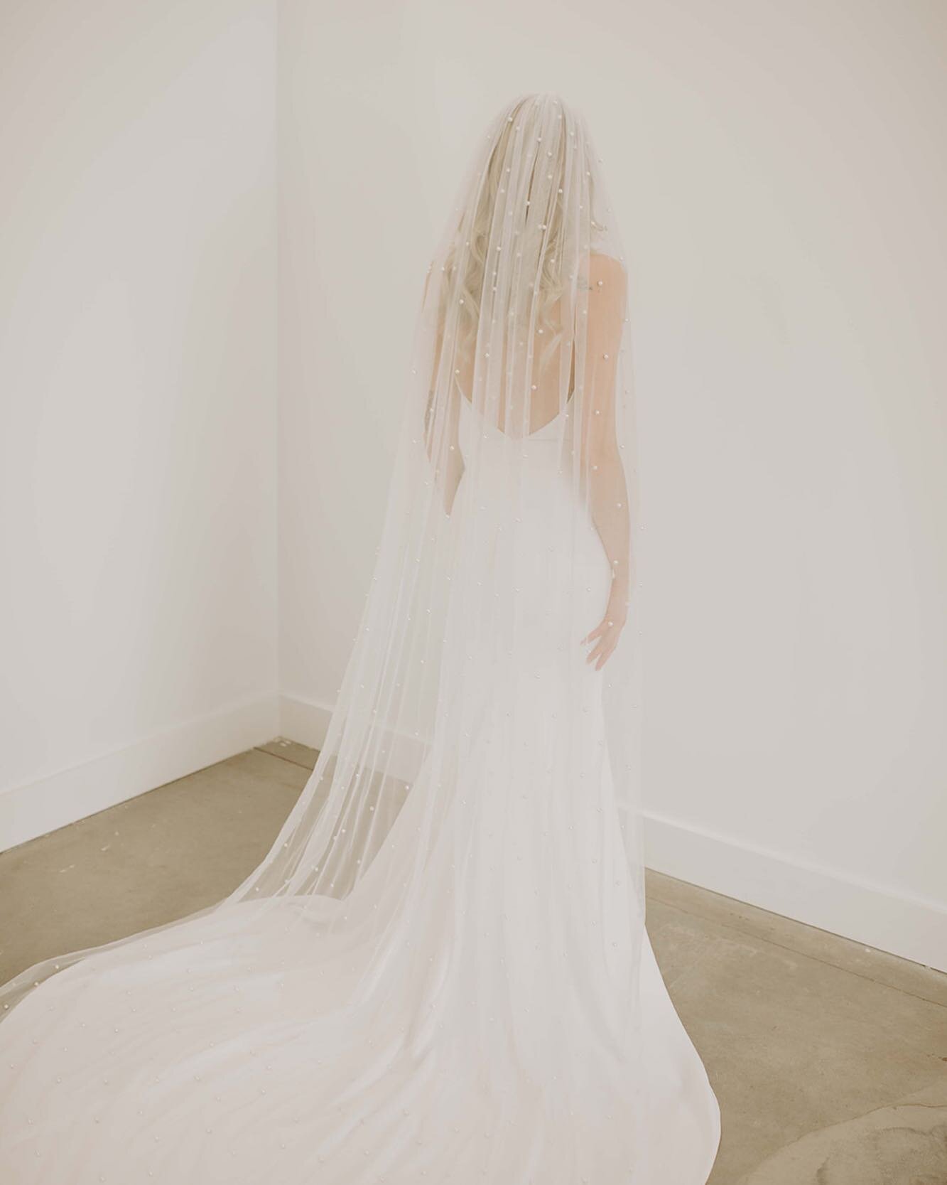 Our Justine  veil completes the look of any gown 💗