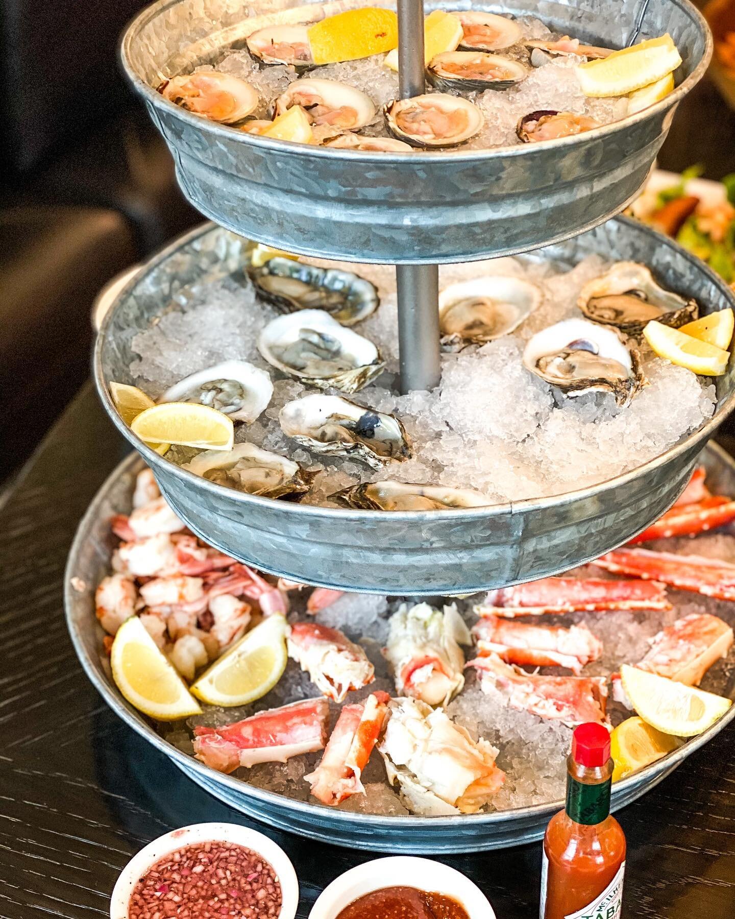A #NYE seafood tower is just the energy we need going into 2022. Want more? Contact us for info on our hors d&rsquo;oeuvres kits dropped to your door! 

#privatechef #cheflife #foodie #chef #food #catering #personalchef #instafood #chefsofinstagram #