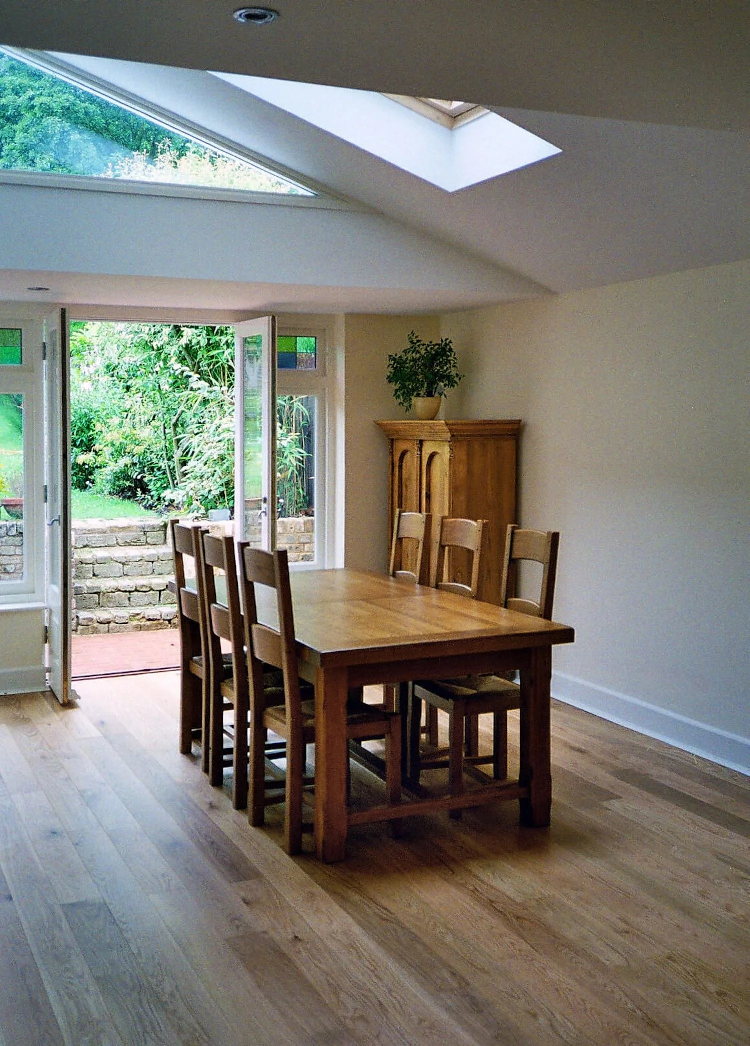 Rear side extension to a terraced house in Crouch End, North London. On a steeply sloping site, this dining room extension achieves the aim of getting the maximum amount of daylight into the inner rooms.