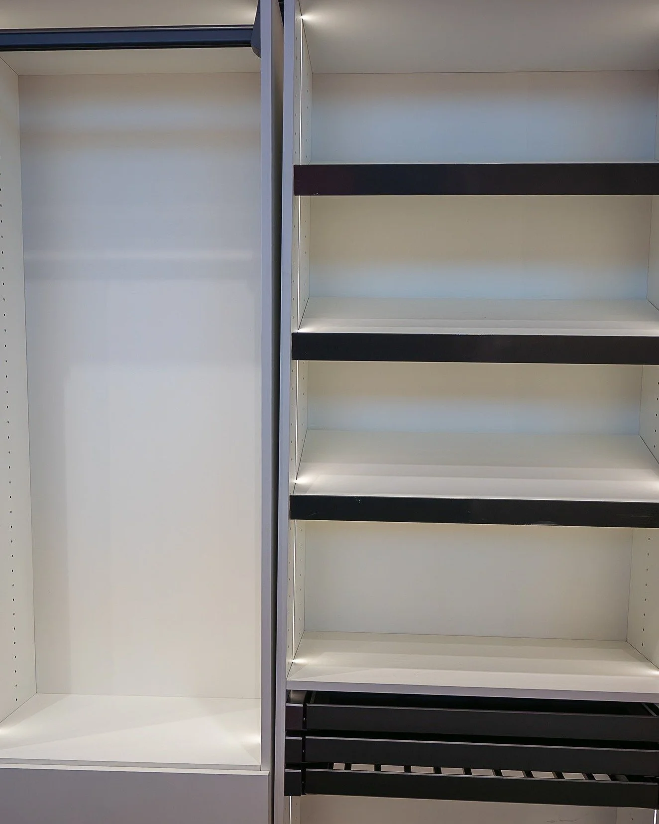 Big things are happening at Orange Cabinetry! Our new closet line made its debut at the @chicagobuildexpo. Designed with elegance and everyday function in mind, this line will be available in three stunning finishes: White, Oak, and Kansas Oak.

We w