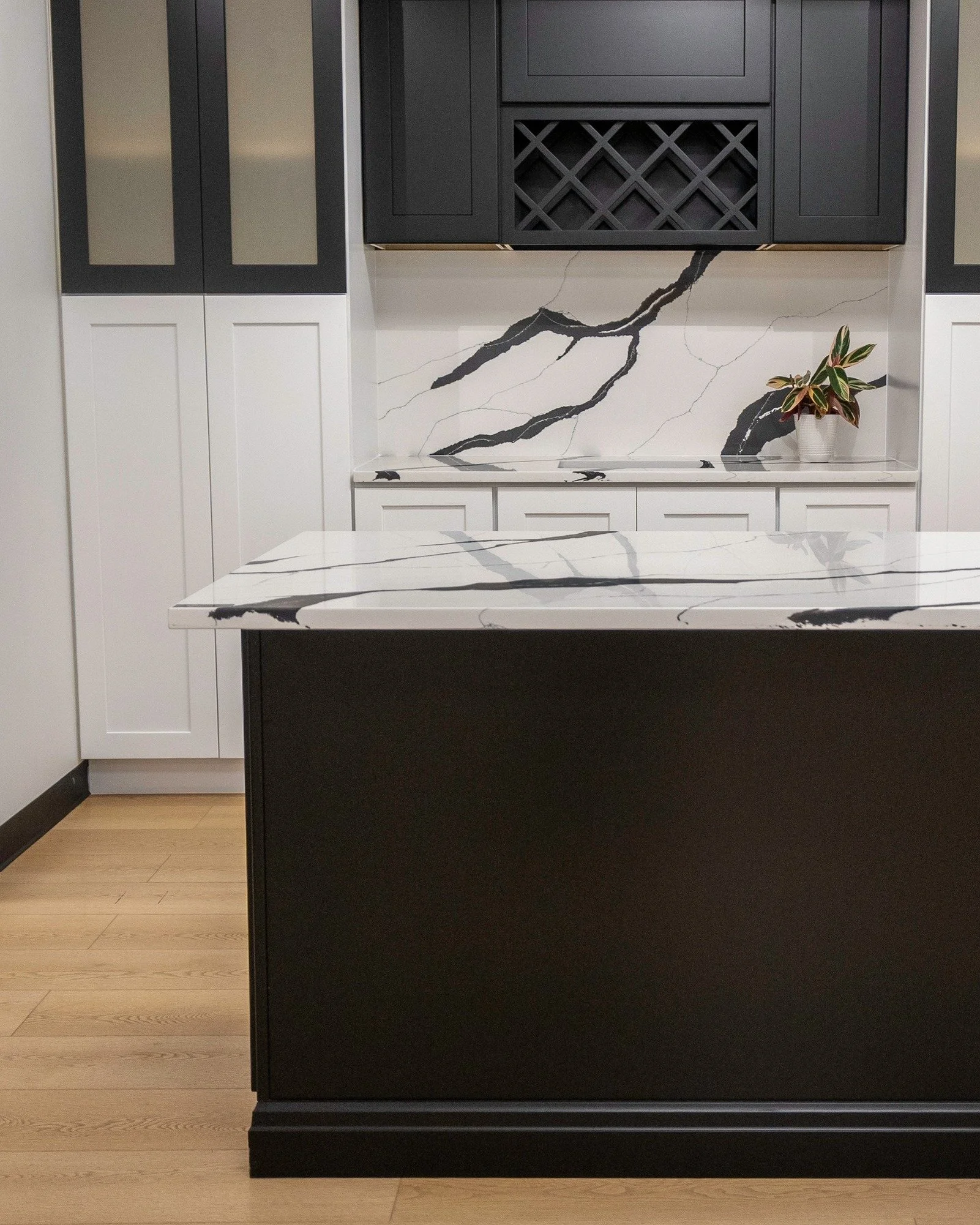 The kitchen that makes you want to cook&hellip; or just stand there and admire it.  Panda quartz countertops + two-tone cabinetry = chef's kiss. 

#KitchenDesign #LuxuryKitchen #InteriorDesign #quartzcountertops  #BlackAndWhiteKitchen #KitchenRemodel
