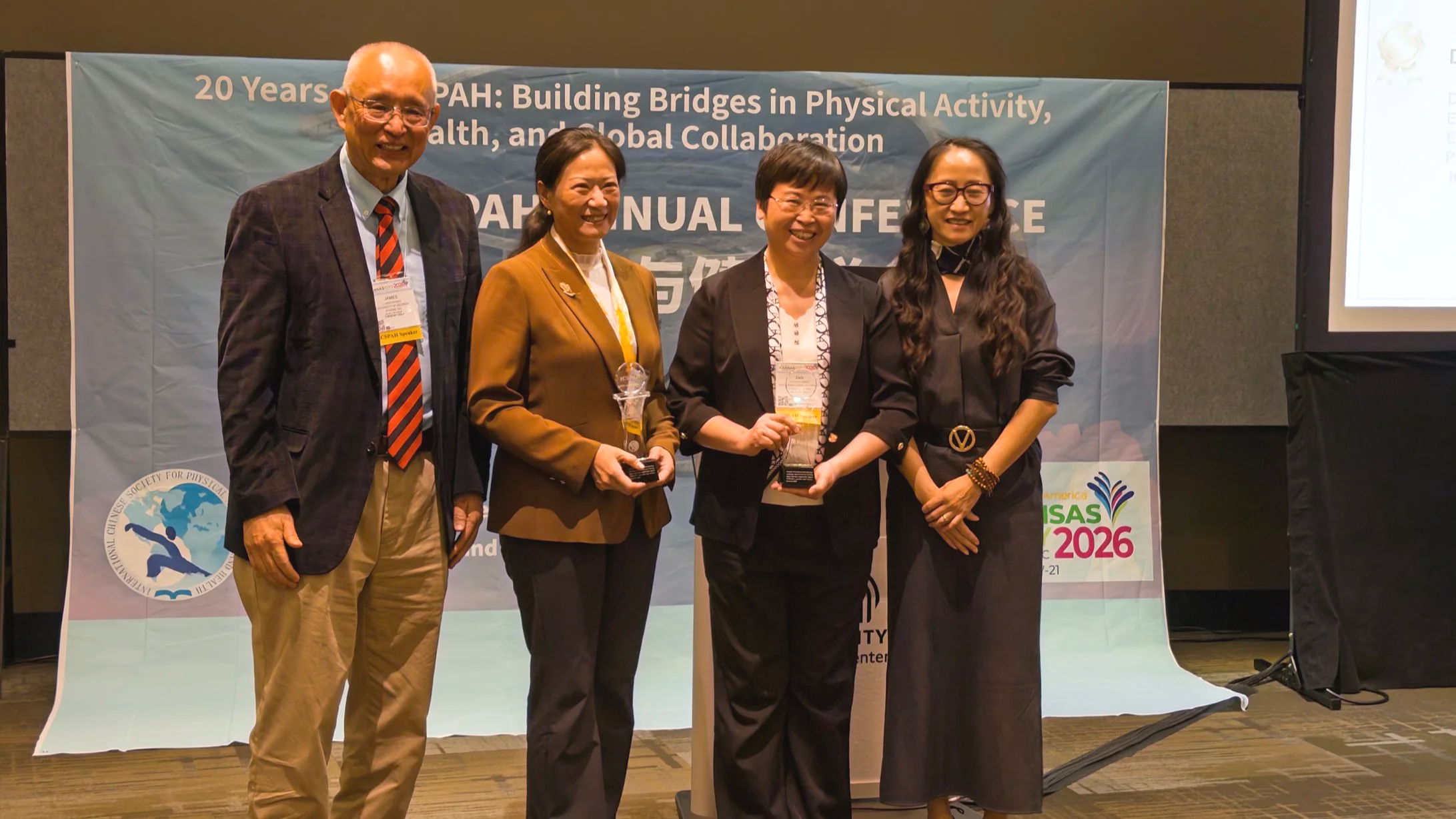 区域主席代表汪晓赞教授、赫忠慧教授获ICSPAH Legacy Leadership Award