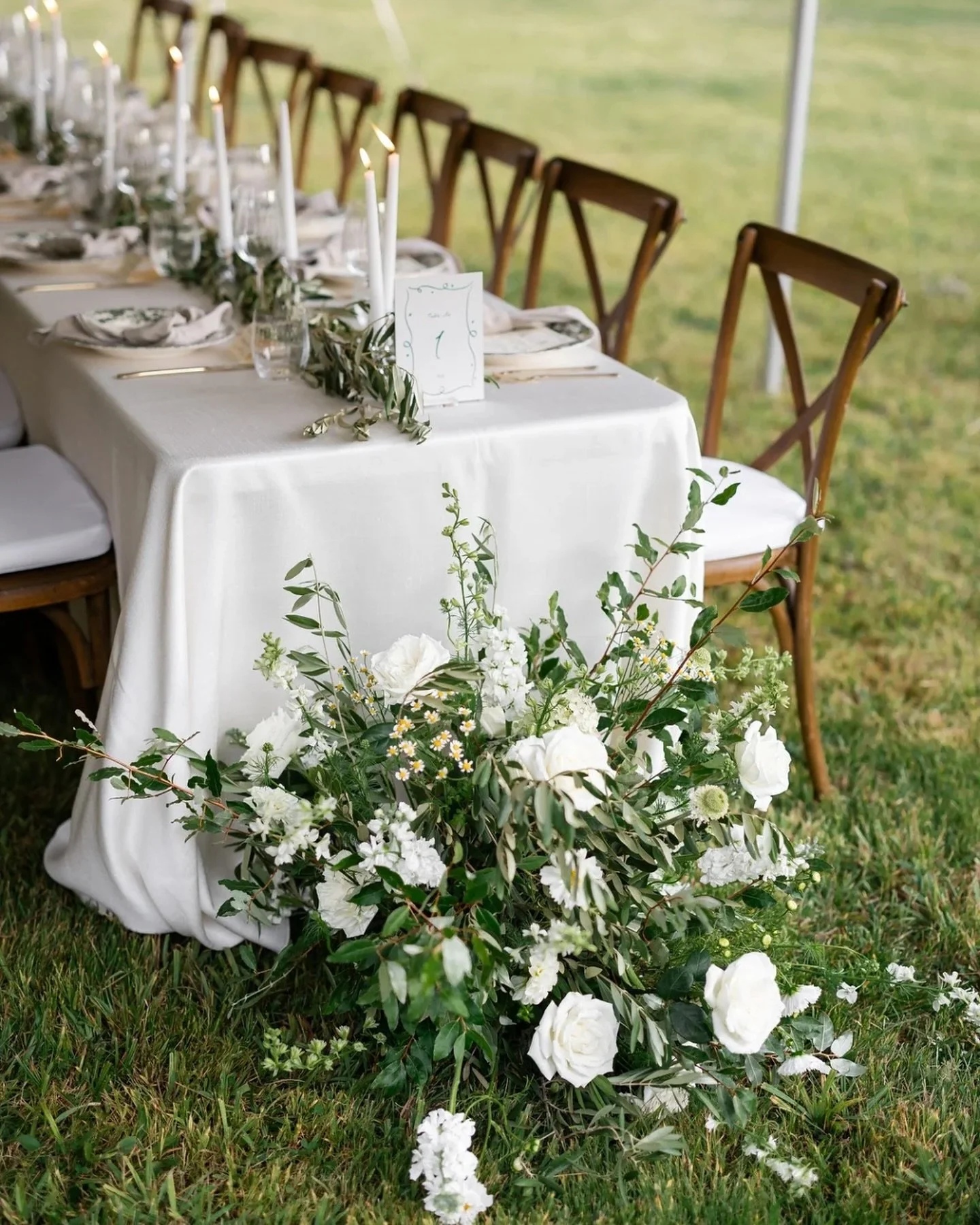 Daydreaming of summer weddings past on this chilly December day. ☀️✨
The details of S&amp;R&rsquo;s wedding has us swooning and wishing it all back. Stay warm out there Loves 😘

Shout out to the A squad:
@rooted.photo
@dayofweddingcoordinator.ca 
@b